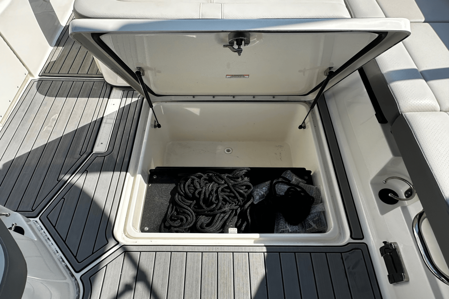 2023 Sea Ray 250 SDX-OB Image Thumbnail #19