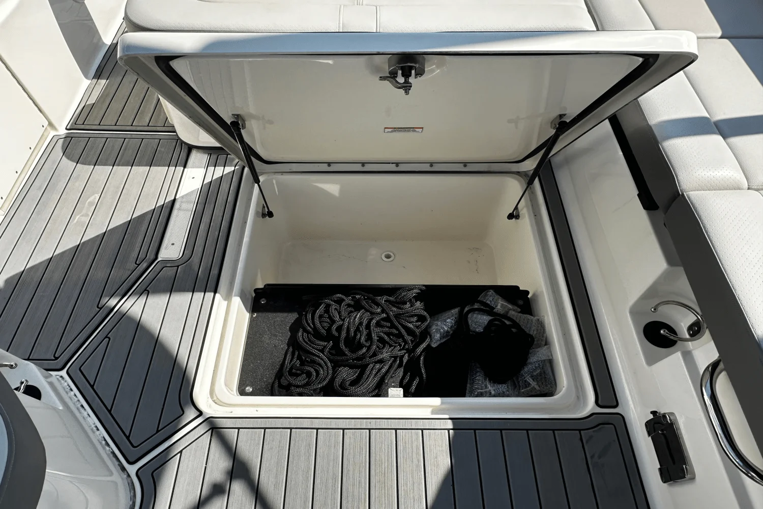 2023 Sea Ray 250 SDX-OB Image Thumbnail #19