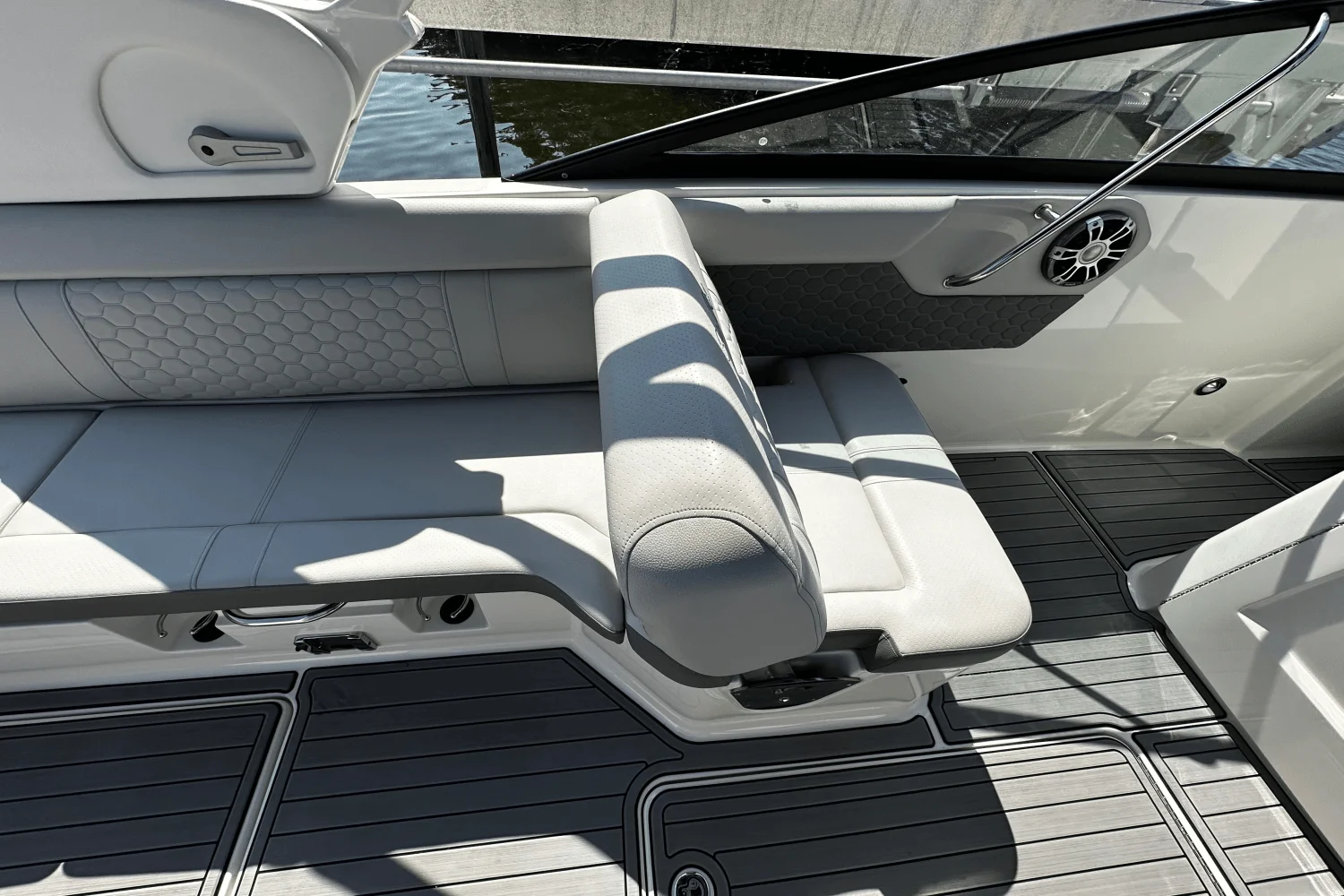 2023 Sea Ray 250 SDX-OB Image Thumbnail #17