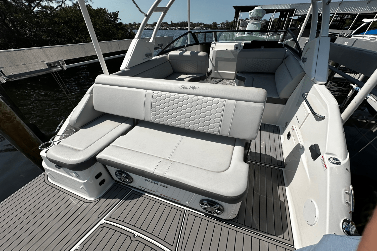 2023 Sea Ray 250 SDX-OB Image Thumbnail #10