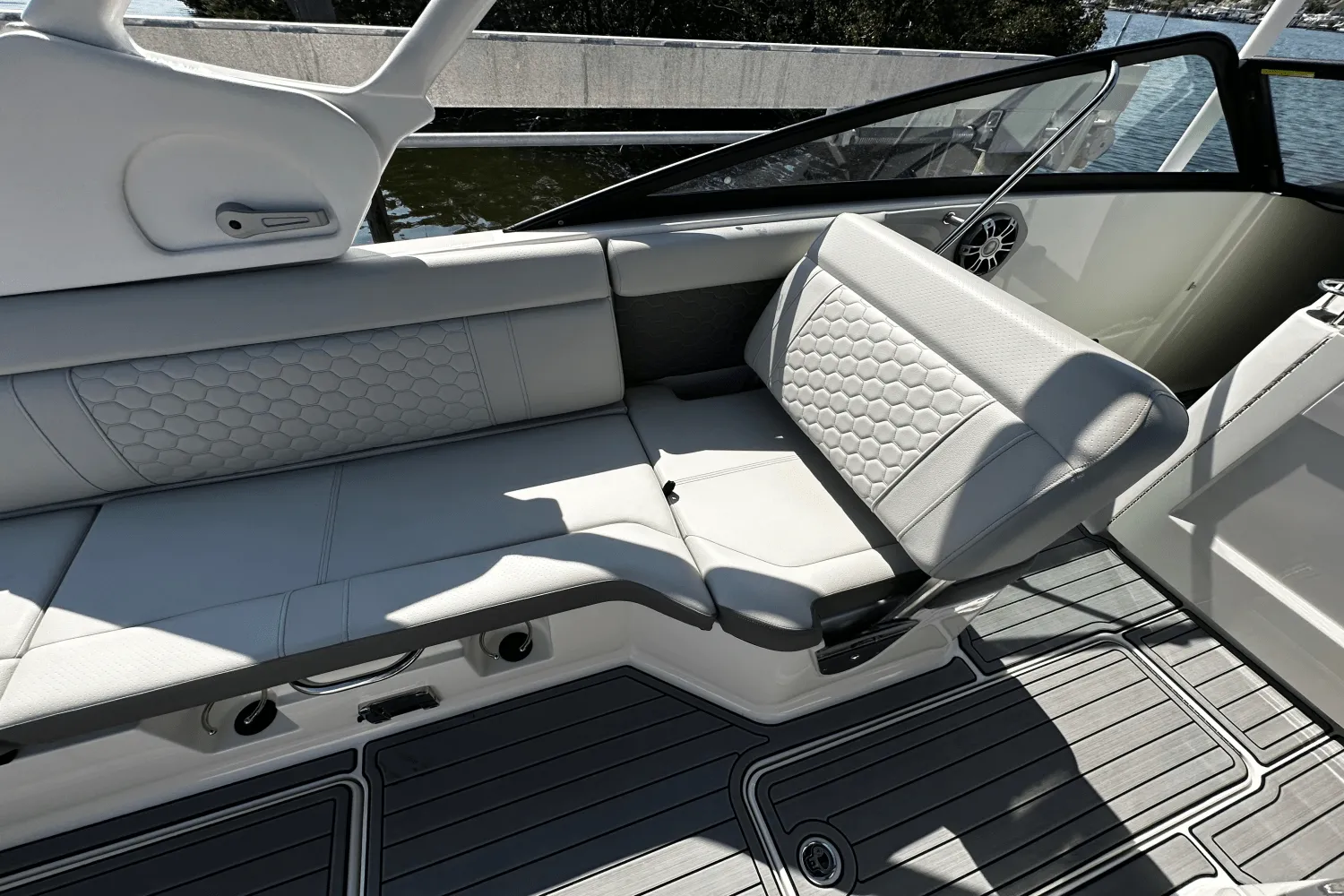2023 Sea Ray 250 SDX-OB Image Thumbnail #18
