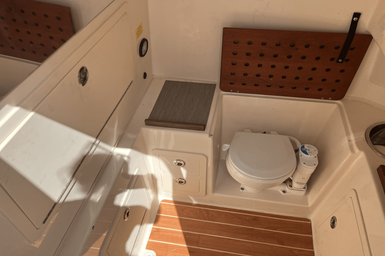 2022 Grady-White Canyon 306 Image Thumbnail #12