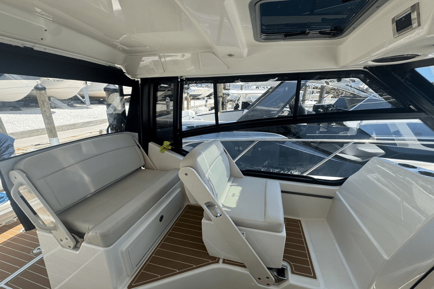 2022 Boston Whaler 325 Conquest Image Thumbnail #7