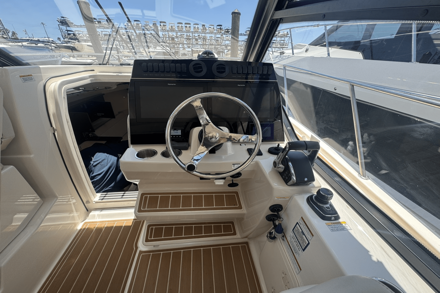 2022 Boston Whaler 325 Conquest Image Thumbnail #5