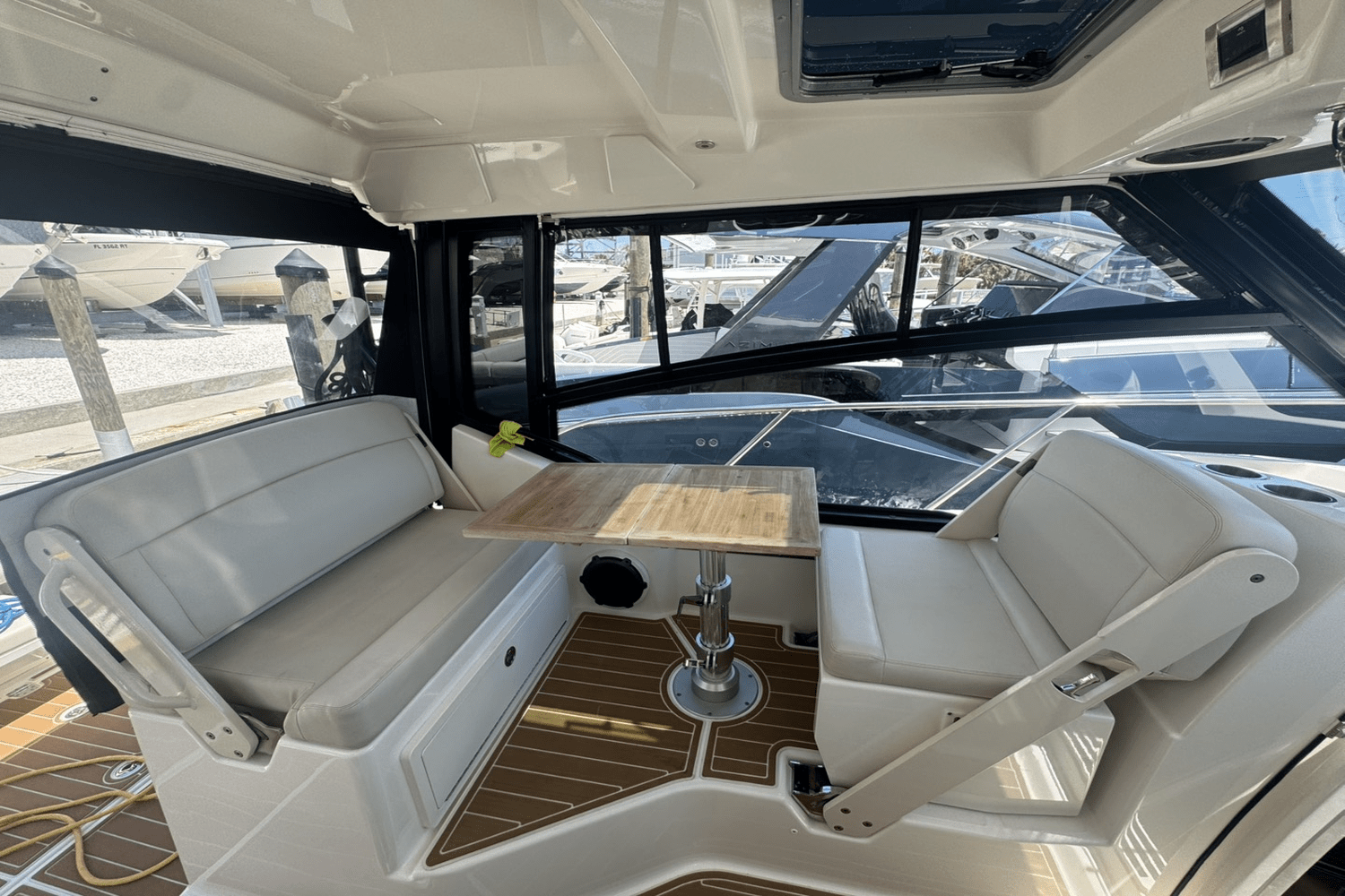 2022 Boston Whaler 325 Conquest Image Thumbnail #9