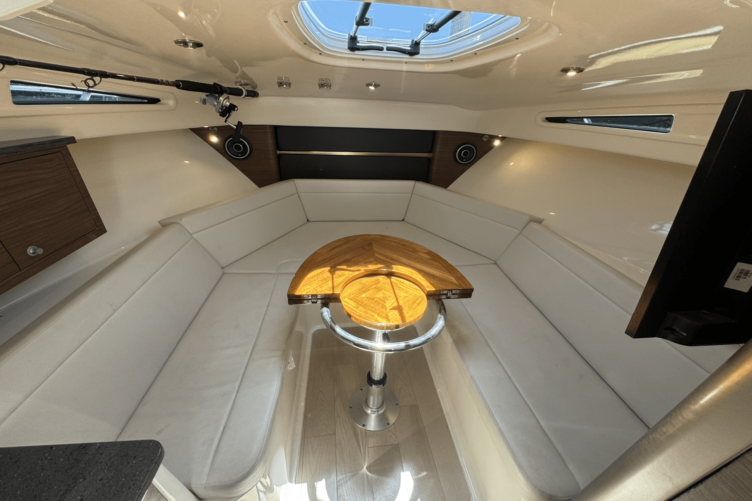 2022 Boston Whaler 325 Conquest Image Thumbnail #11