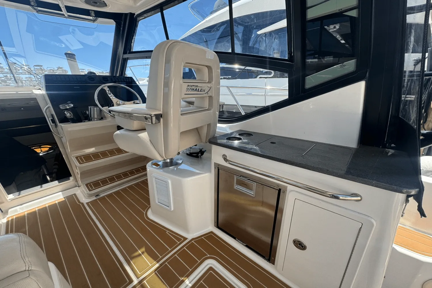 2022 Boston Whaler 325 Conquest Image Thumbnail #6