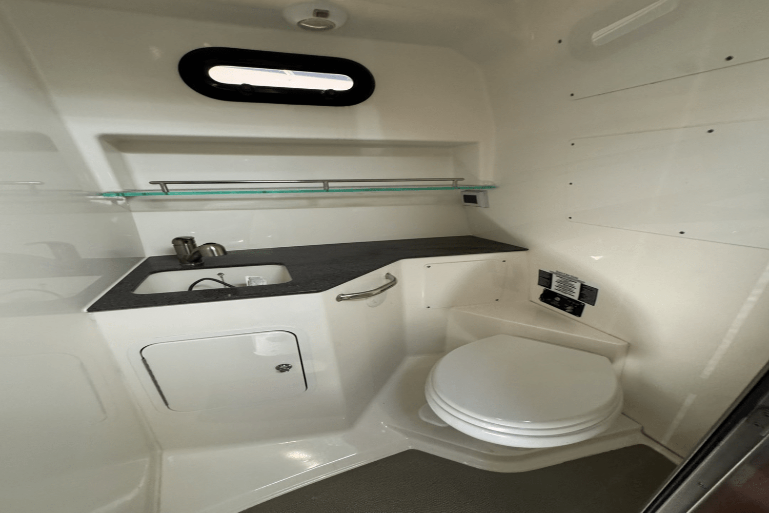 2022 Boston Whaler 325 Conquest Image Thumbnail #12