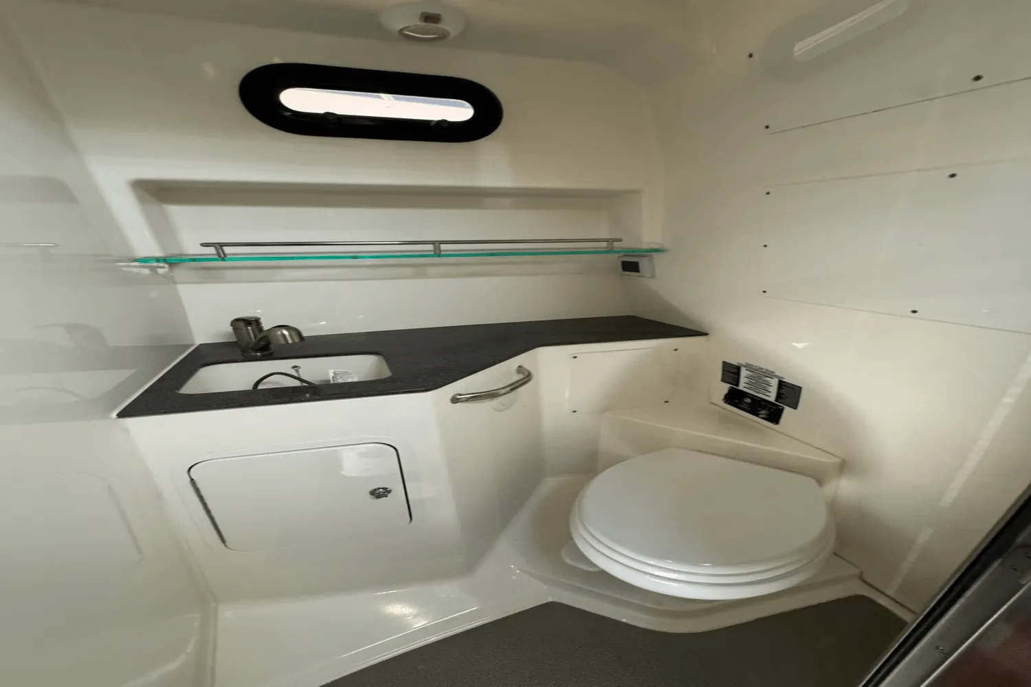 2022 Boston Whaler 325 Conquest Image Thumbnail #12