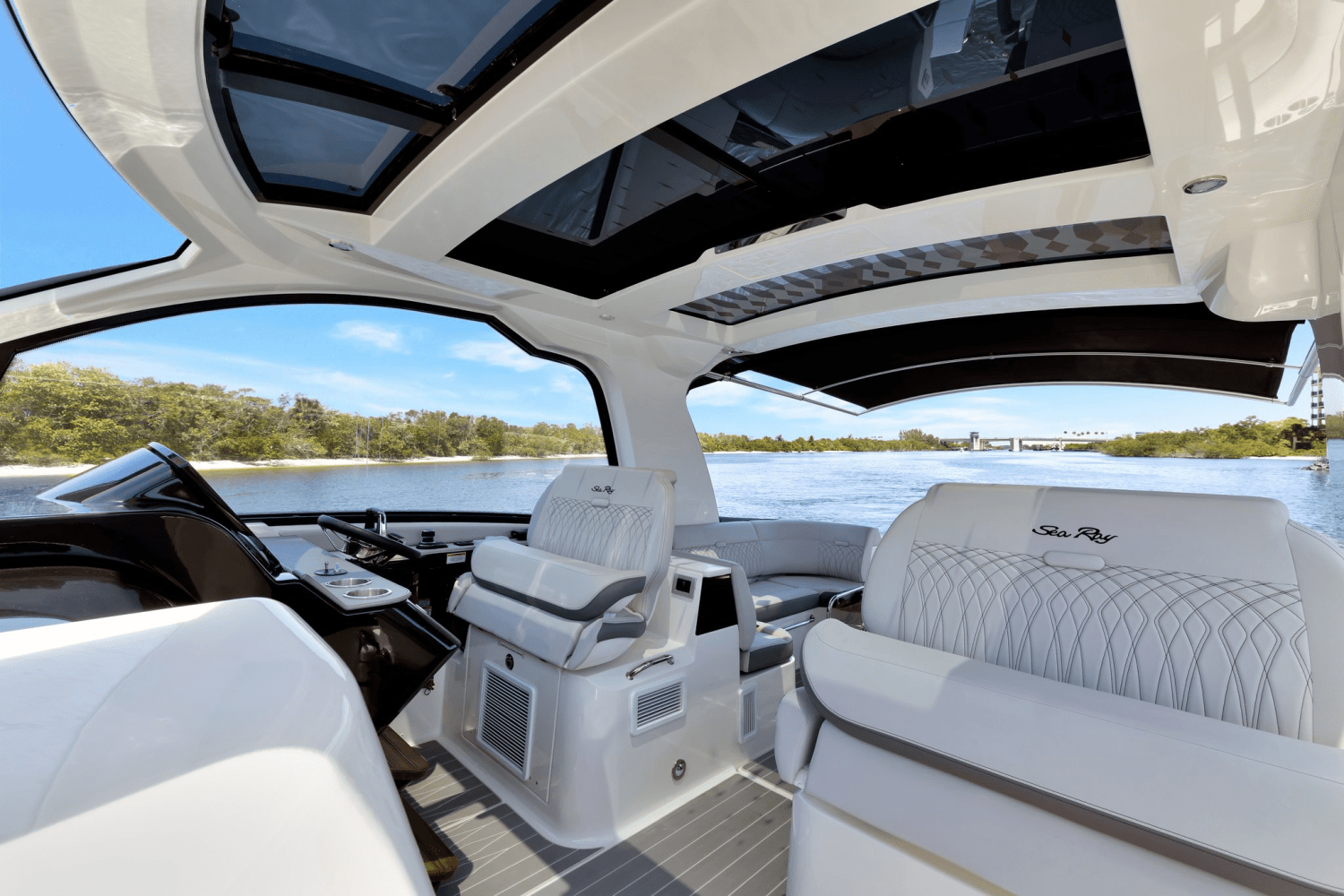 2024 Sea Ray 370 SUNDANCER OUTBOARD Image Thumbnail #8