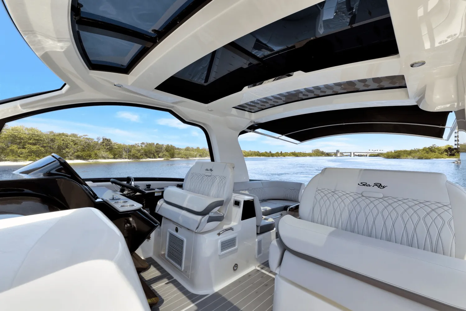 2024 Sea Ray 370 SUNDANCER OUTBOARD Image Thumbnail #8