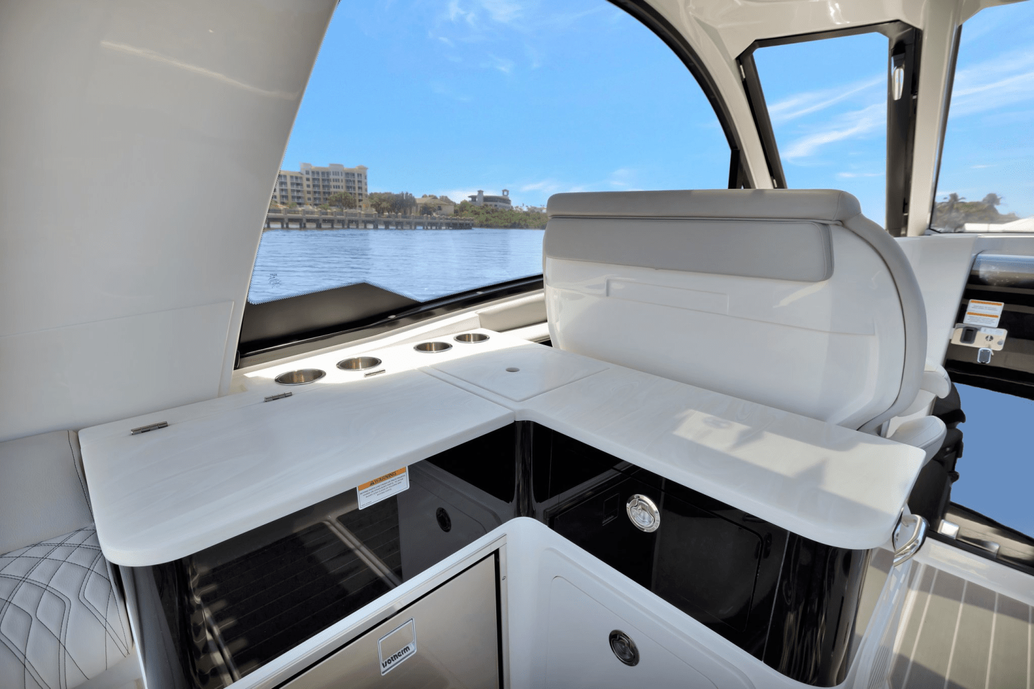 2024 Sea Ray 370 SUNDANCER OUTBOARD Image Thumbnail #11