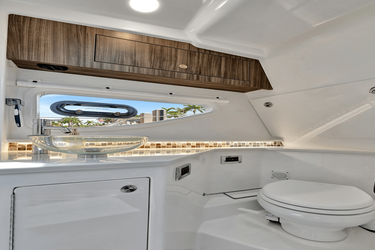 2024 Sea Ray 370 SUNDANCER OUTBOARD Image Thumbnail #26