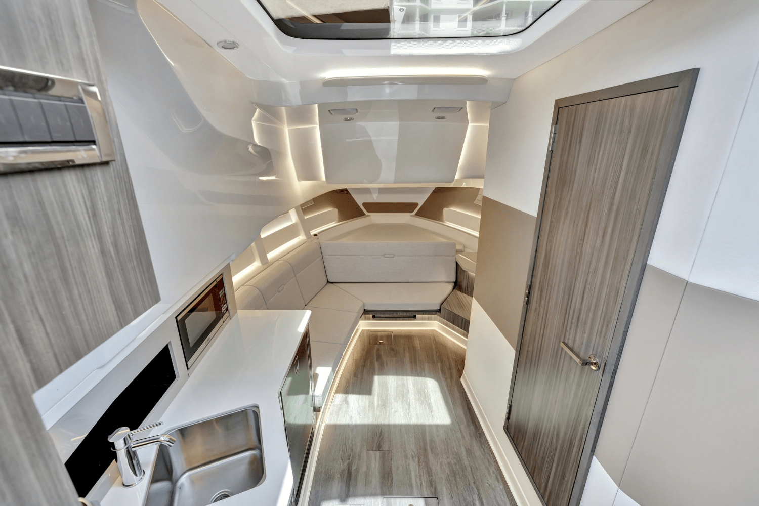 2024 Sea Ray 370 SUNDANCER OUTBOARD Image Thumbnail #16