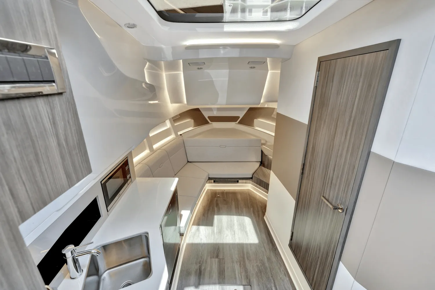 2024 Sea Ray 370 SUNDANCER OUTBOARD Image Thumbnail #16