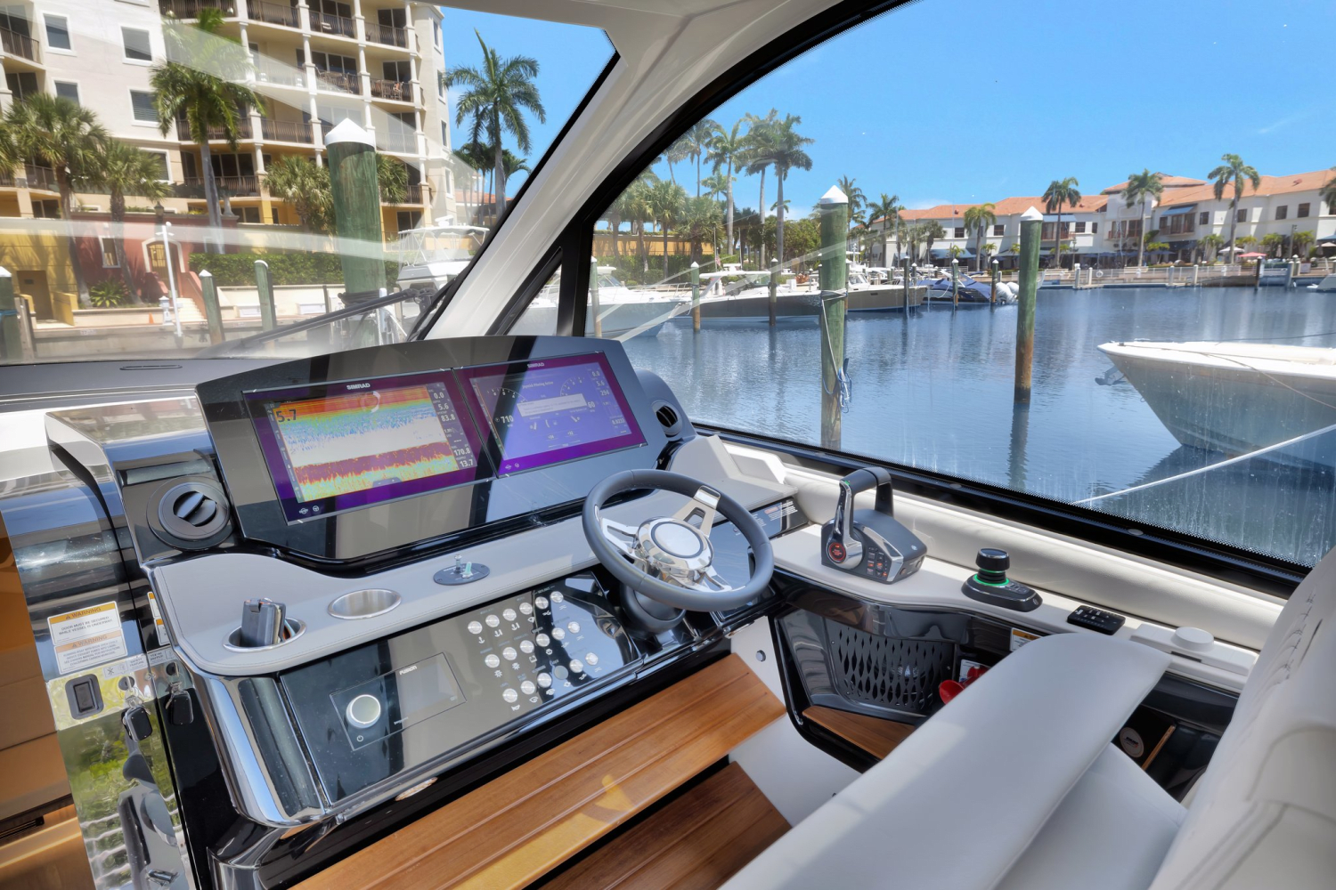 2024 Sea Ray 370 SUNDANCER OUTBOARD Image Thumbnail #10