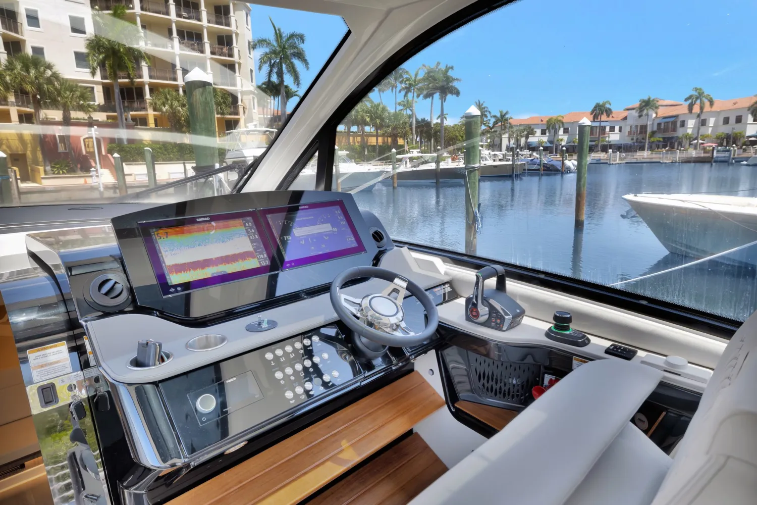 2024 Sea Ray 370 SUNDANCER OUTBOARD Image Thumbnail #10