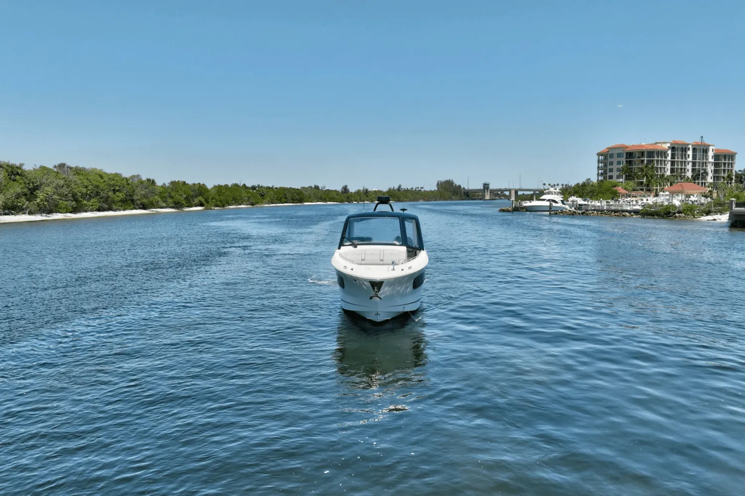 2024 Sea Ray 370 SUNDANCER OUTBOARD Image Thumbnail #32