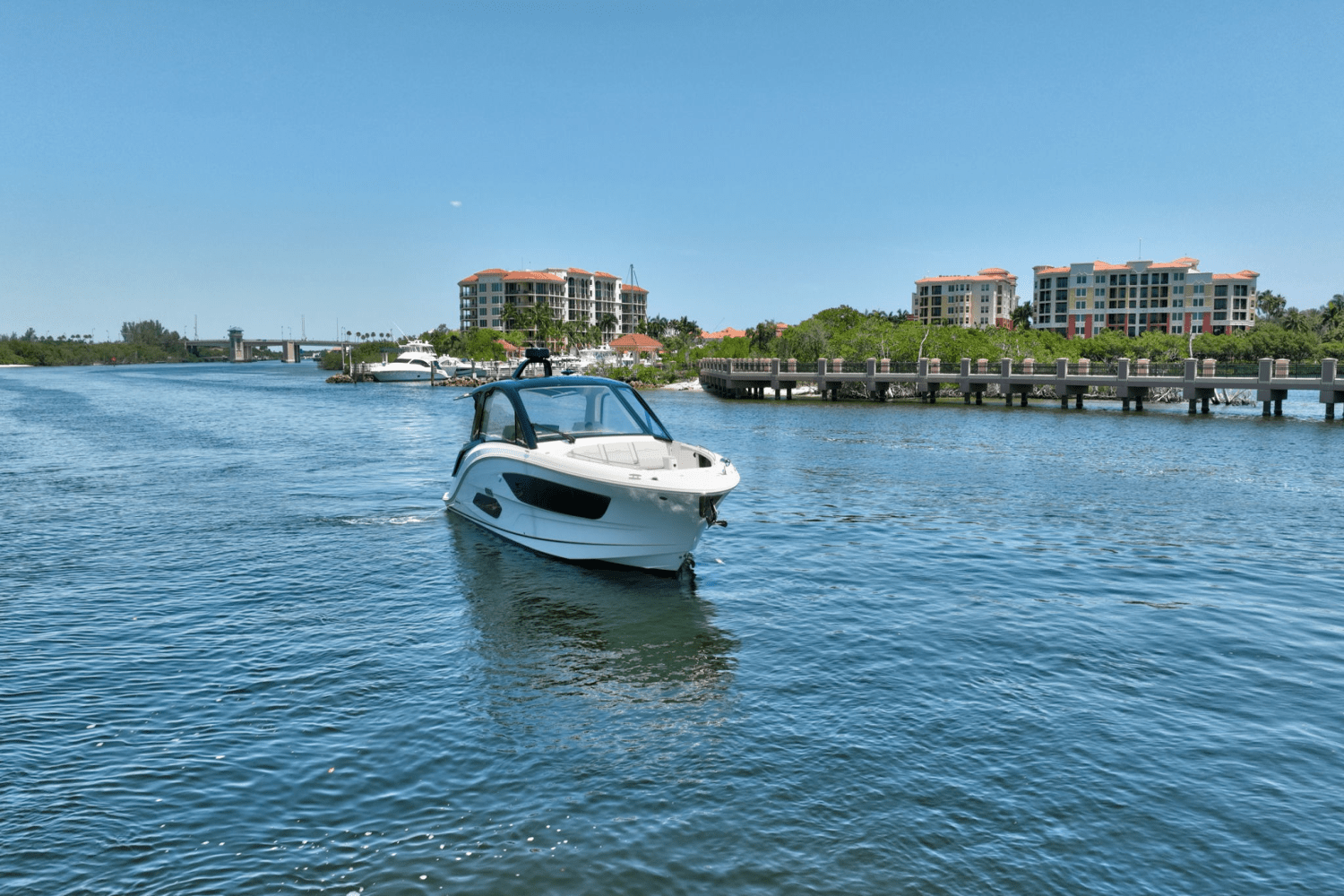 2024 Sea Ray 370 SUNDANCER OUTBOARD Image Thumbnail #33
