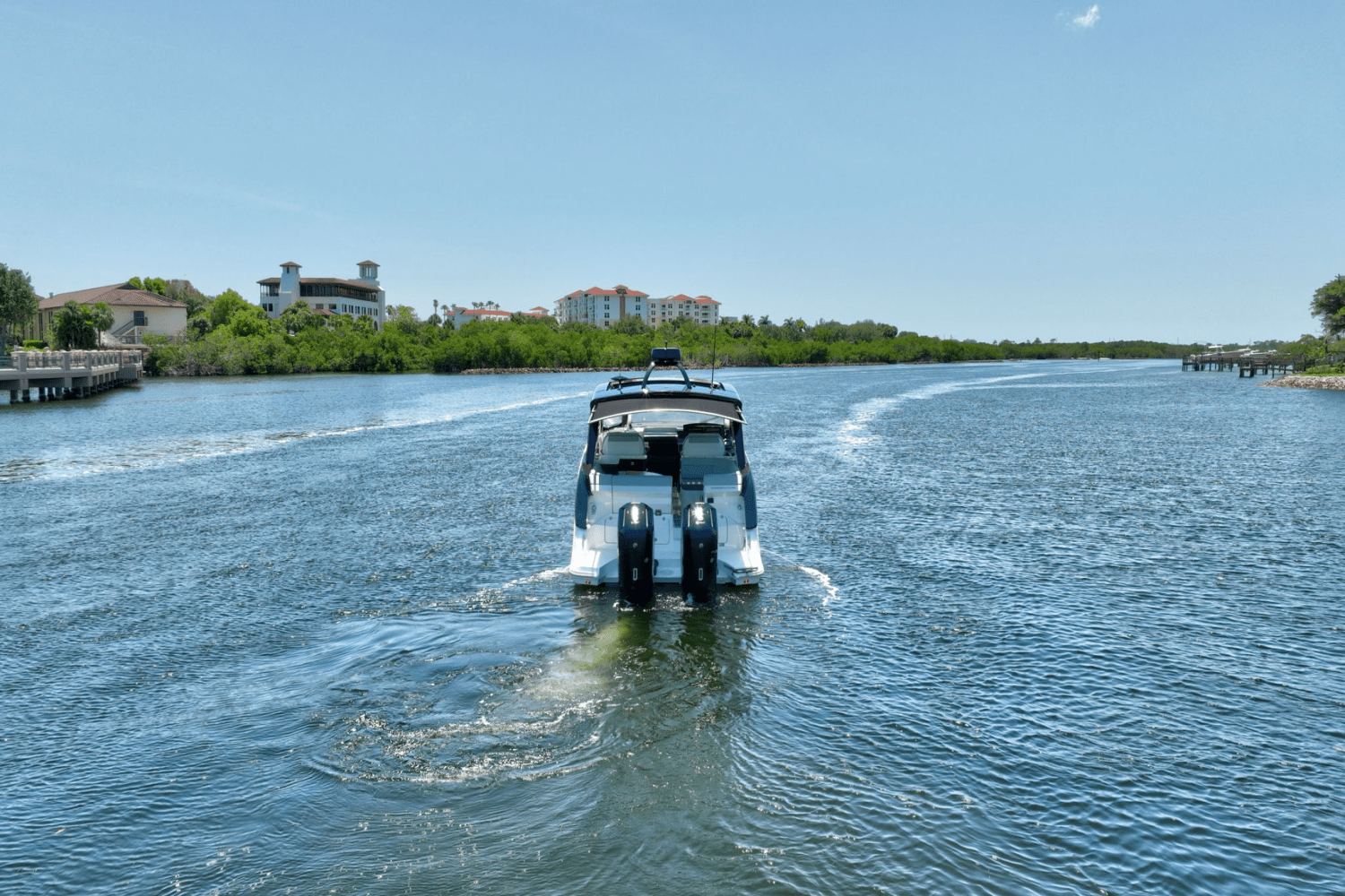 2024 Sea Ray 370 SUNDANCER OUTBOARD Image Thumbnail #35