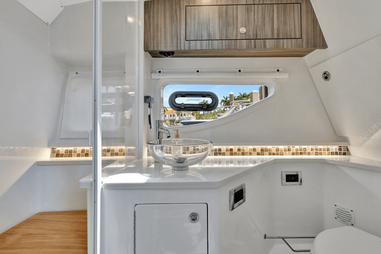 2024 Sea Ray 370 SUNDANCER OUTBOARD Image Thumbnail #24