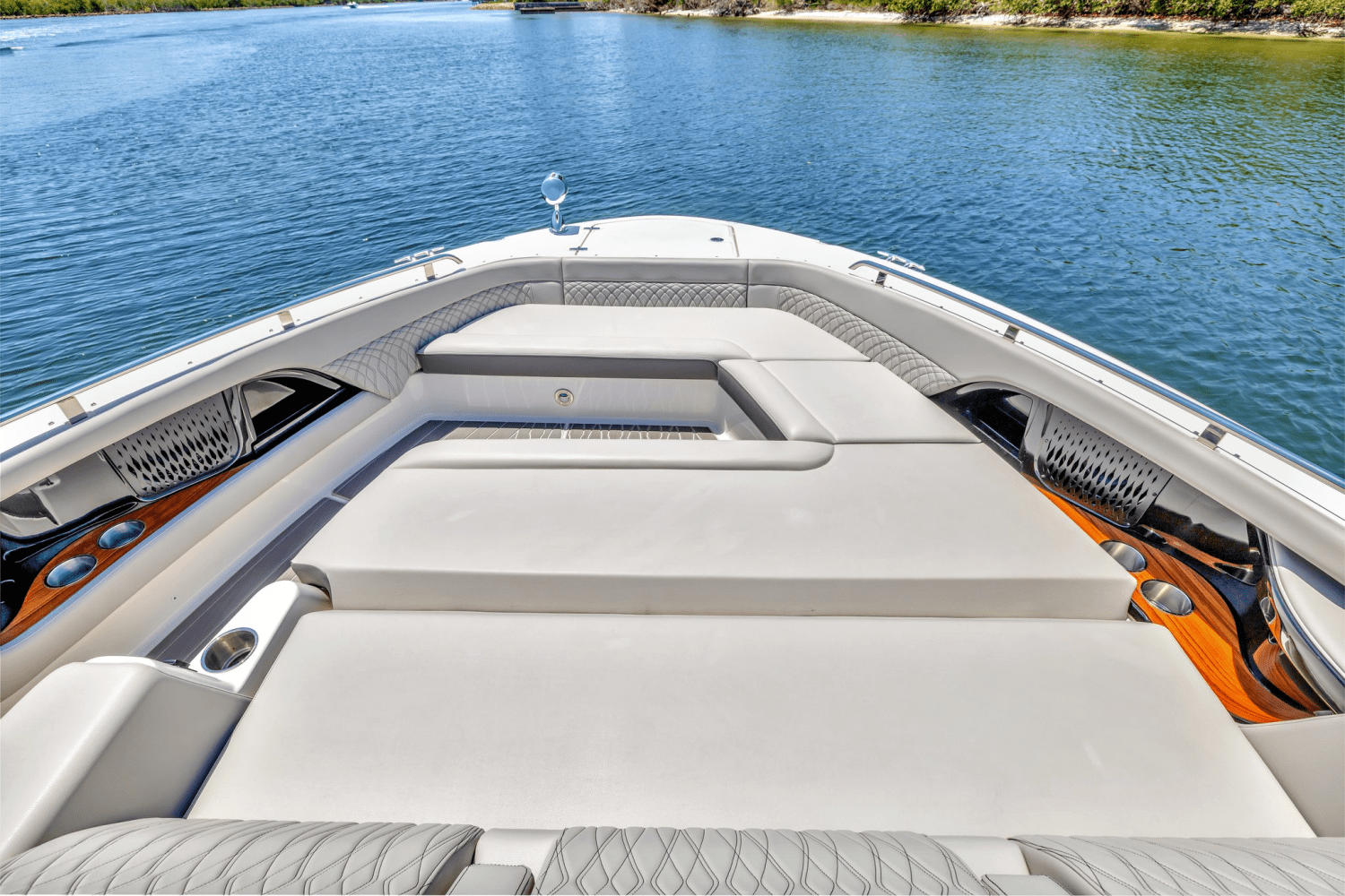 2024 Sea Ray 370 SUNDANCER OUTBOARD Image Thumbnail #29