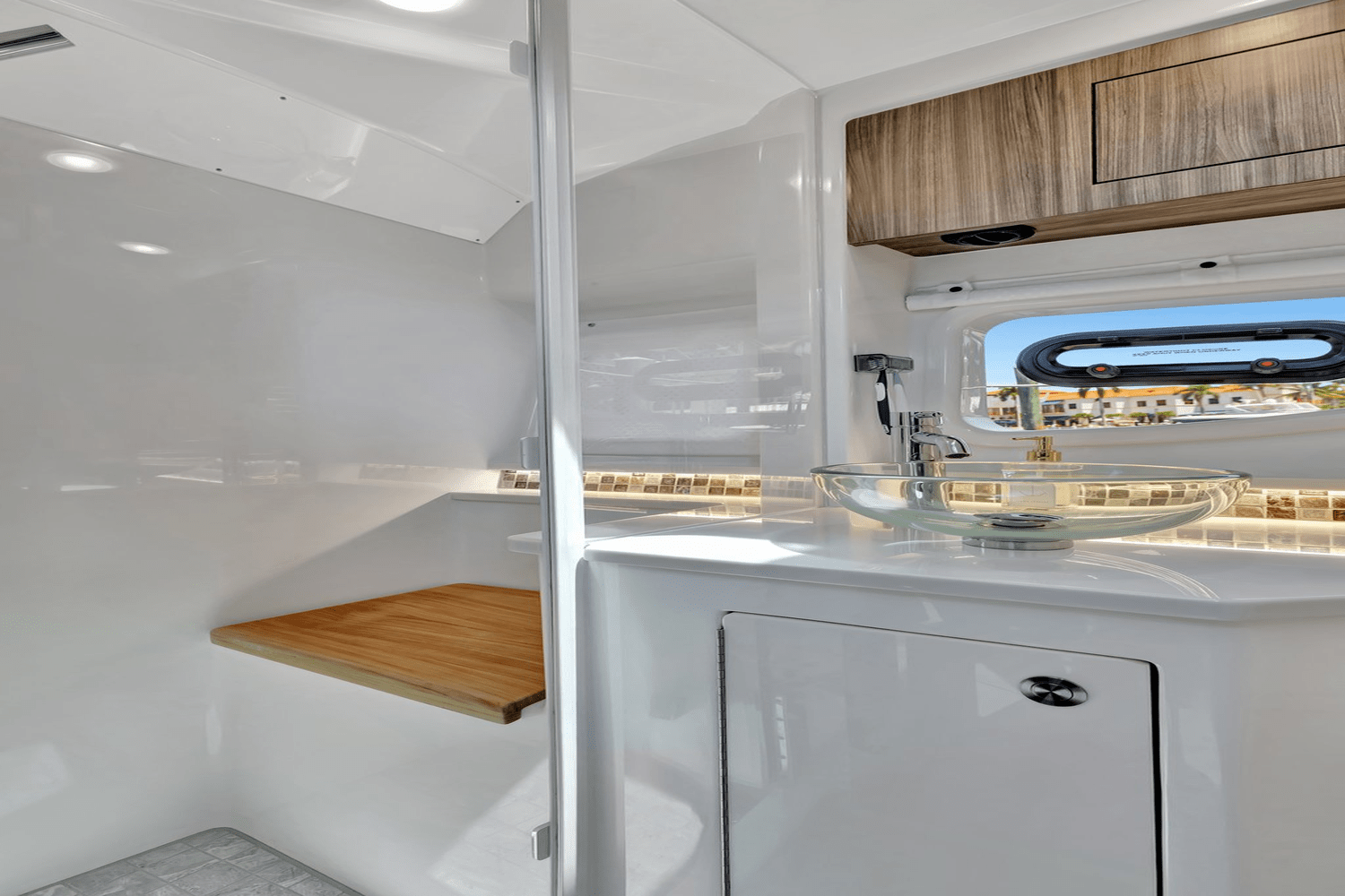 2024 Sea Ray 370 SUNDANCER OUTBOARD Image Thumbnail #25