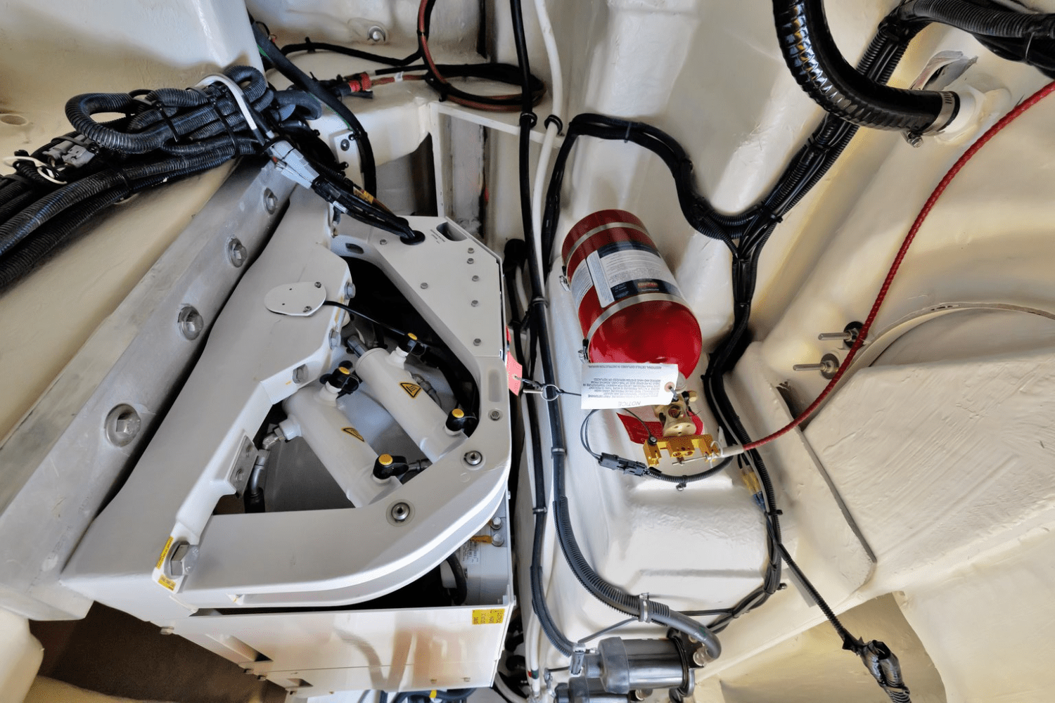 2024 Sea Ray 370 SUNDANCER OUTBOARD Image Thumbnail #31
