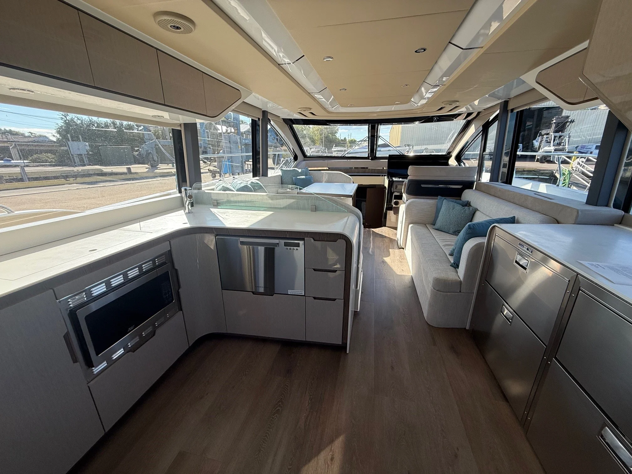 2026 Cruisers Yachts 57 Fly Image Thumbnail #20