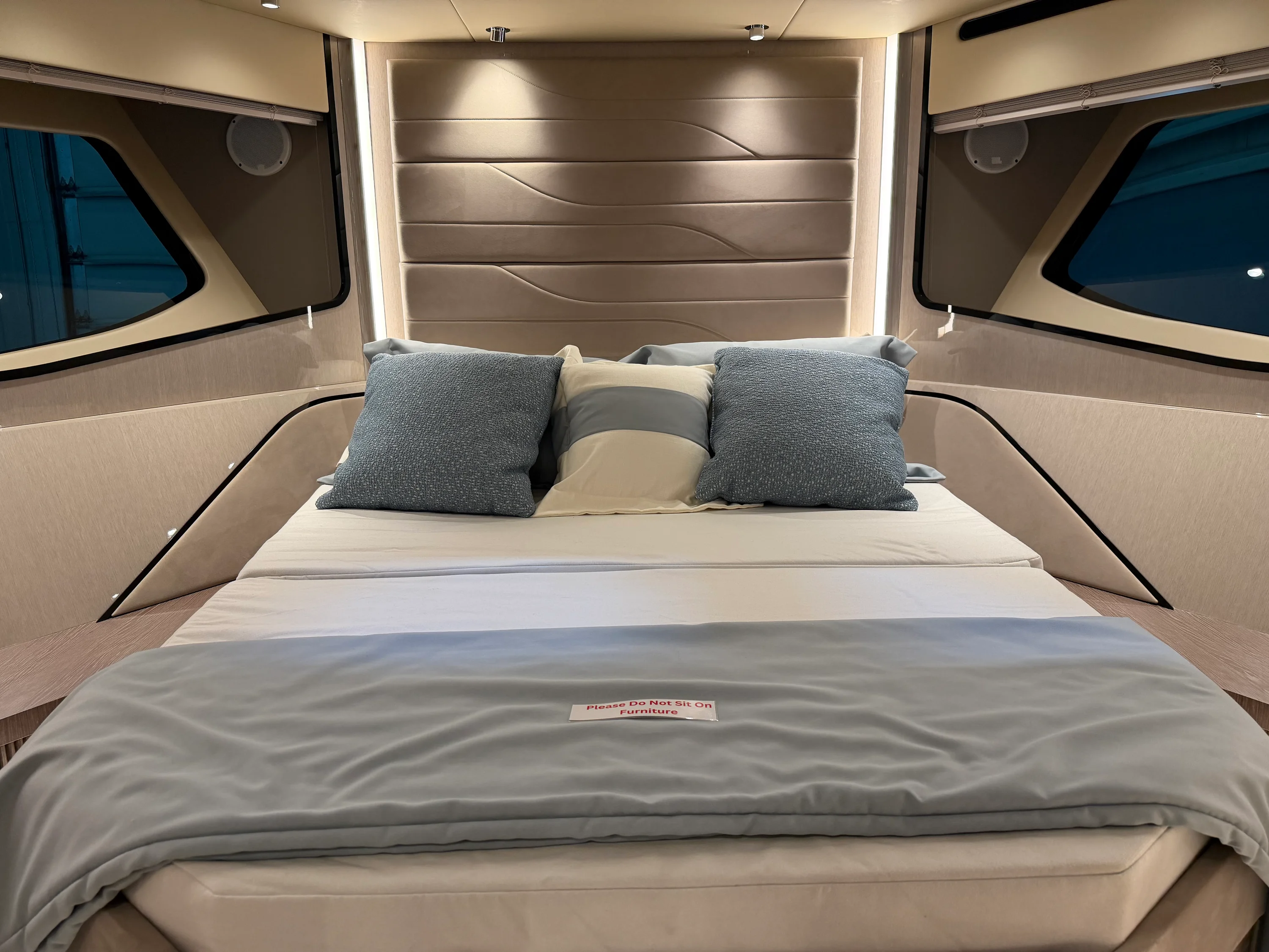 2026 Cruisers Yachts 57 FLY Image Thumbnail #52