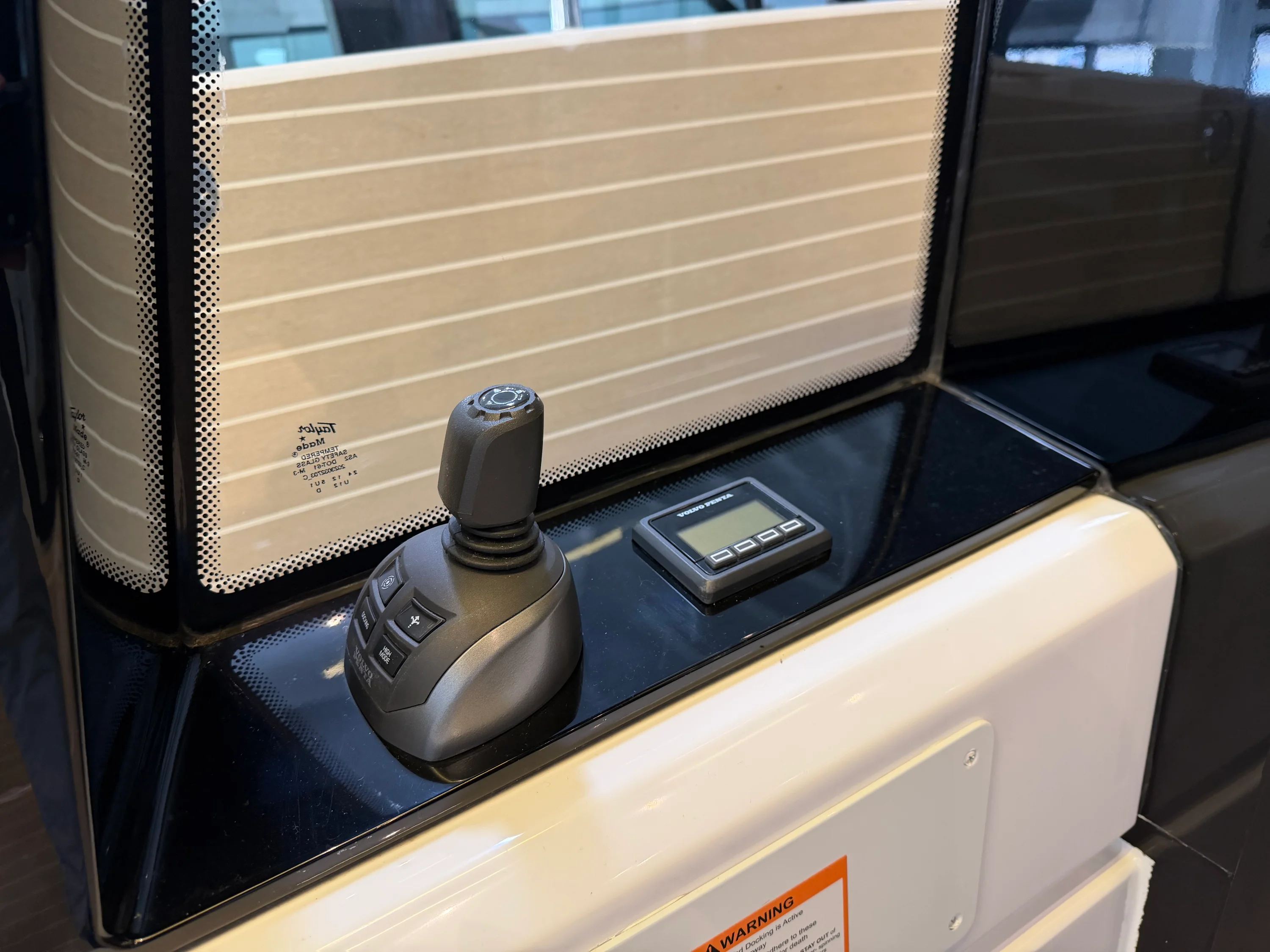 2026 Cruisers Yachts 57 FLY Image Thumbnail #32