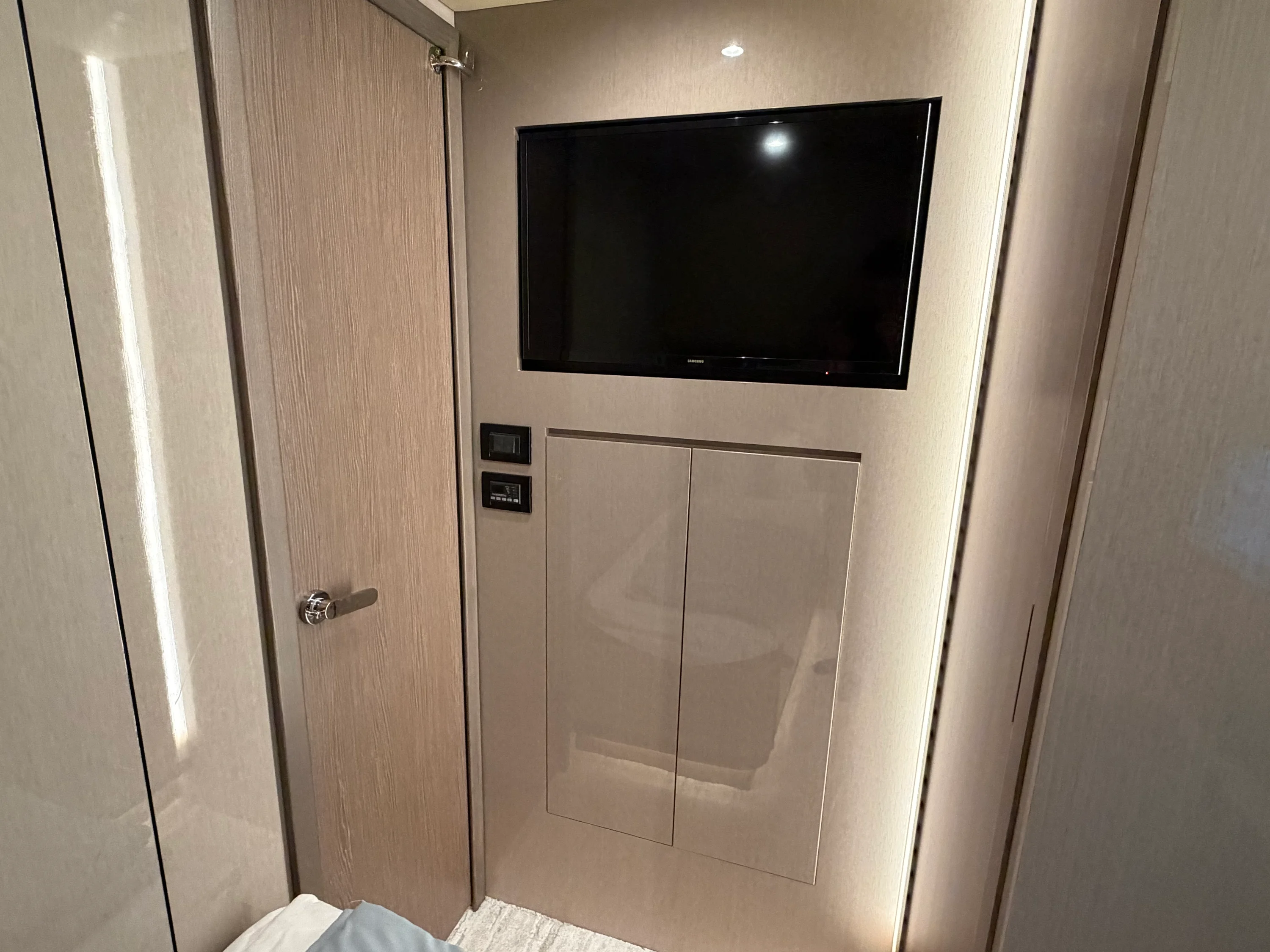 2026 Cruisers Yachts 57 FLY Image Thumbnail #64