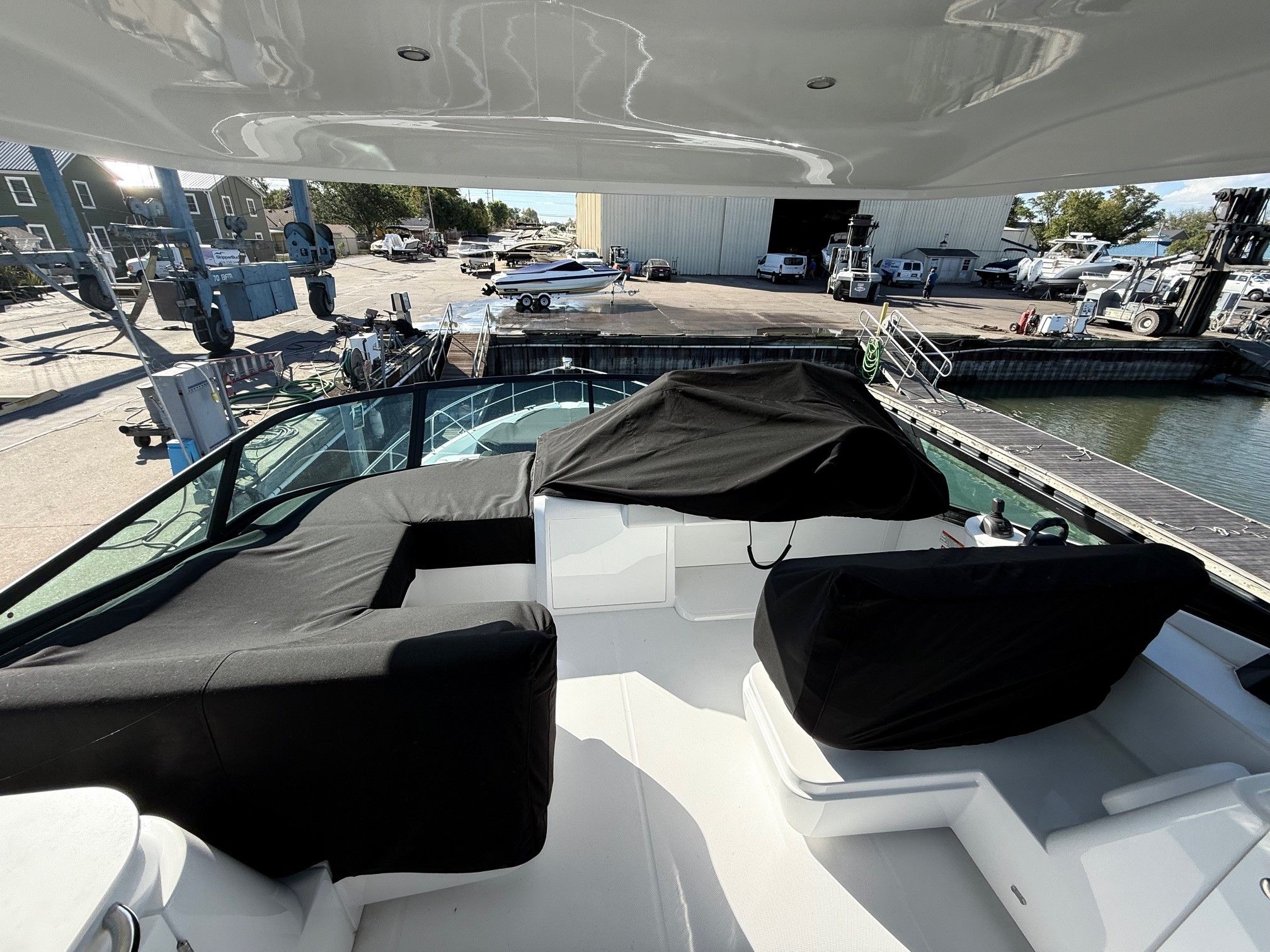 2026 Cruisers Yachts 57 Fly Image Thumbnail #12