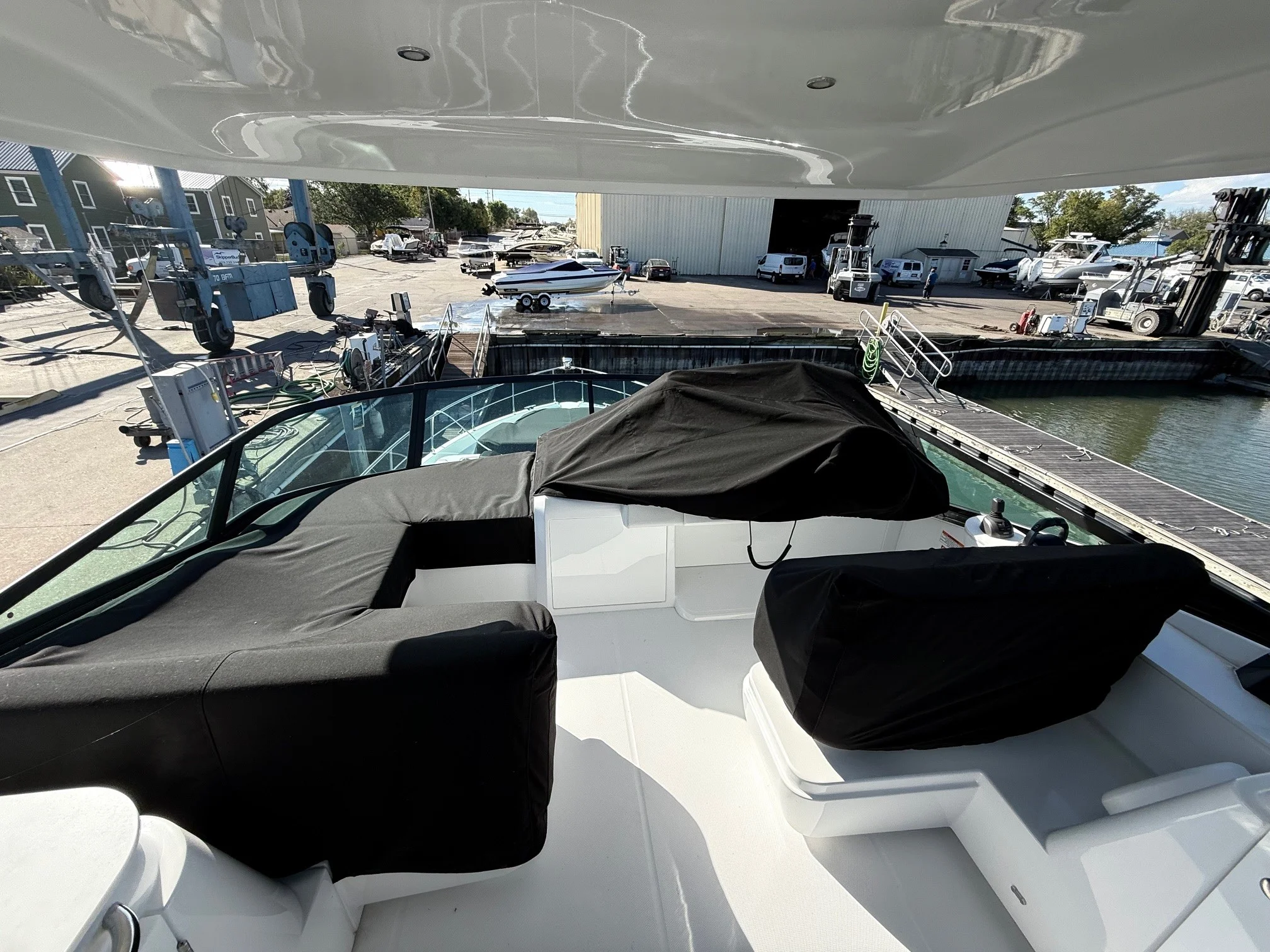 2026 Cruisers Yachts 57 Fly Image Thumbnail #12