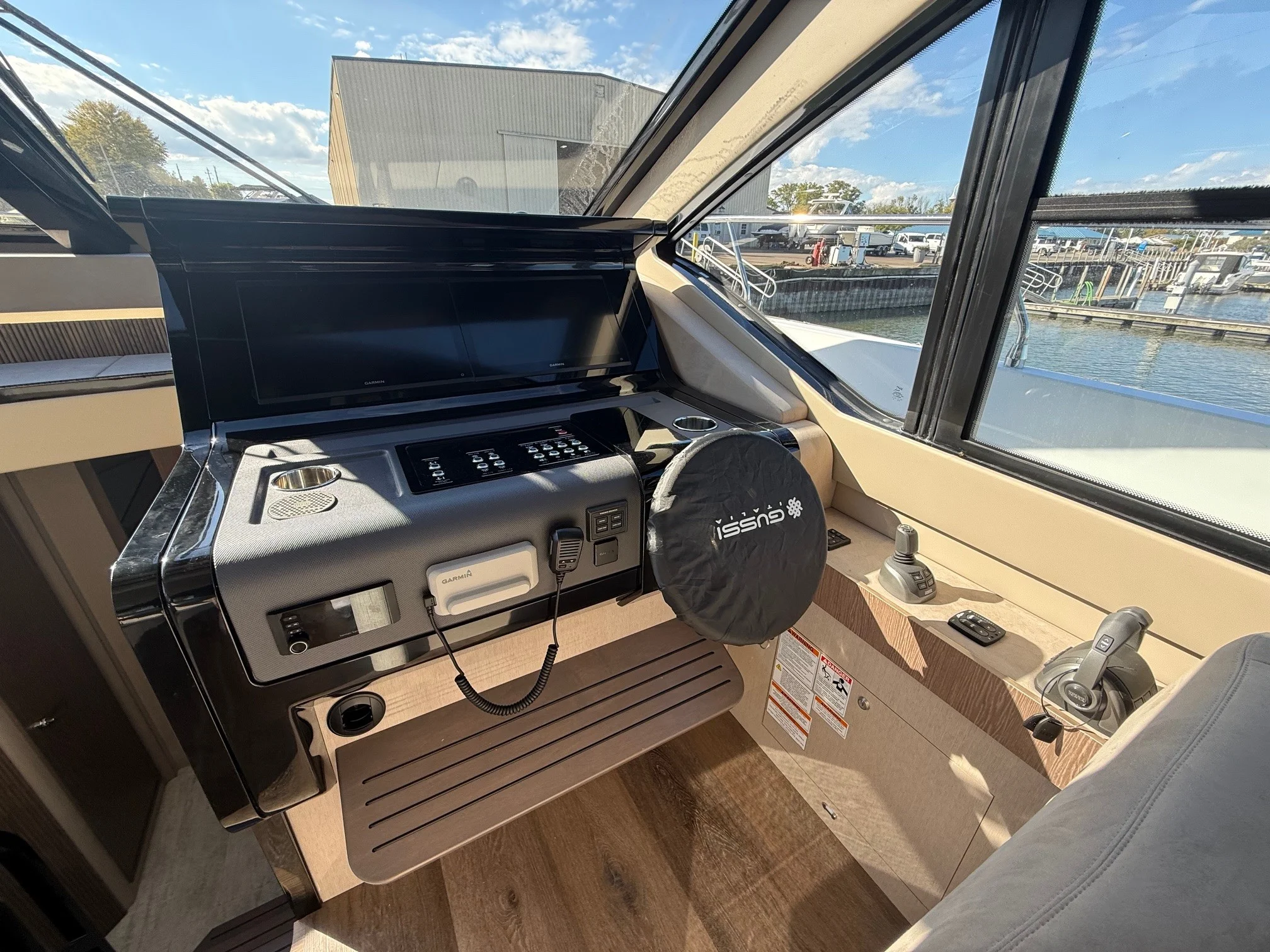 2026 Cruisers Yachts 57 FLY Image Thumbnail #24