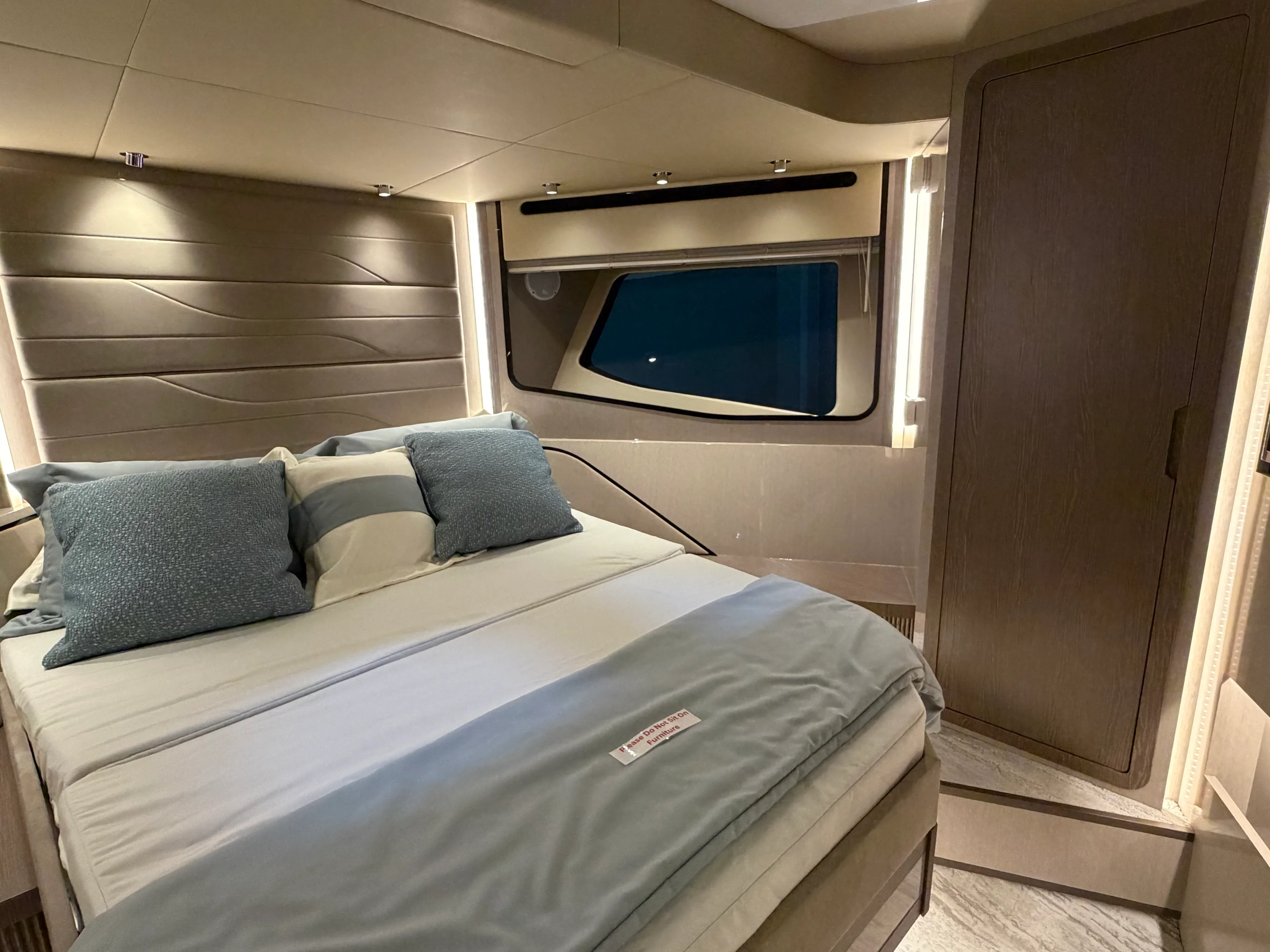 2026 Cruisers Yachts 57 FLY Image Thumbnail #53