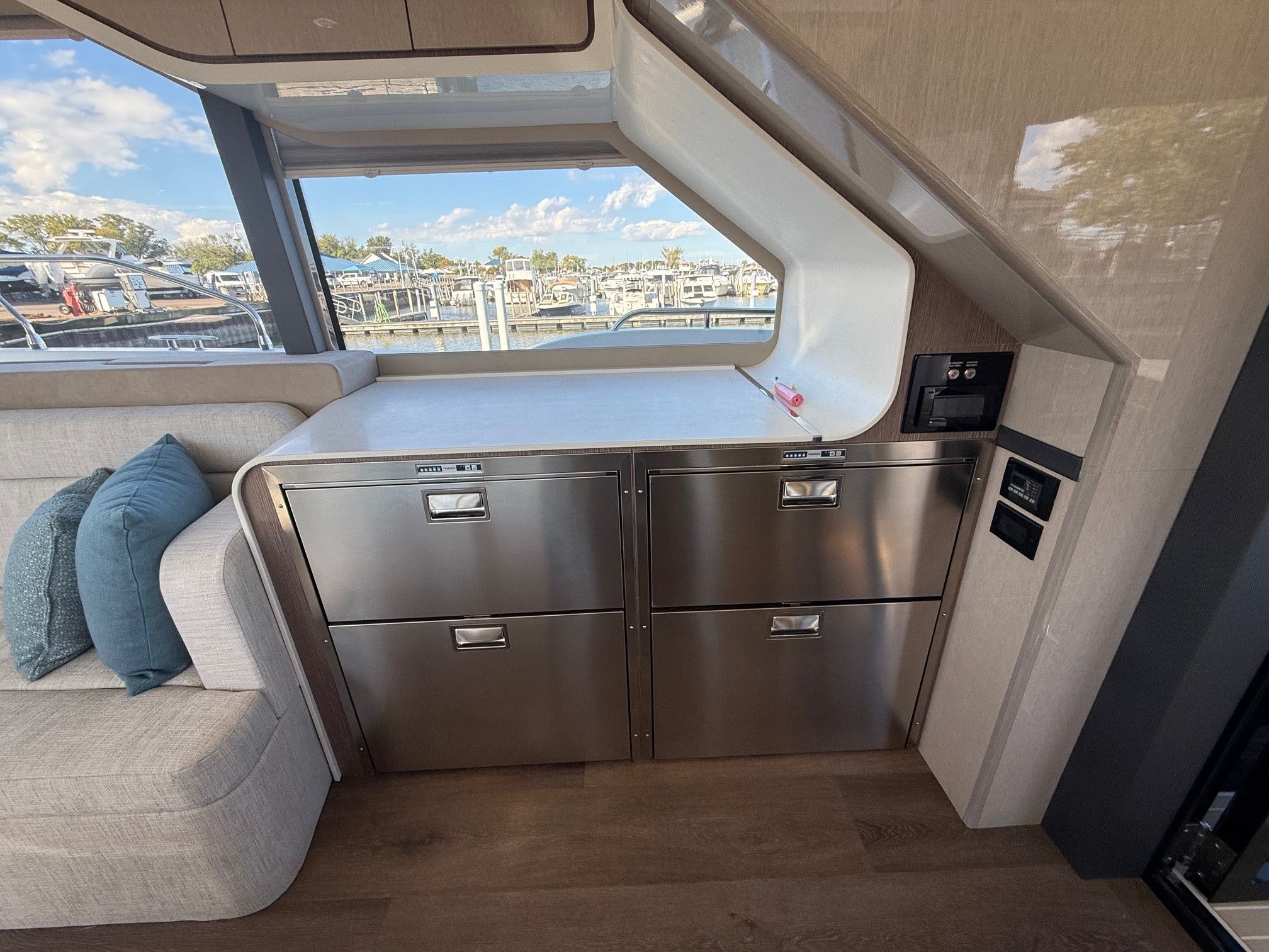 2026 Cruisers Yachts 57 Fly Image Thumbnail #20