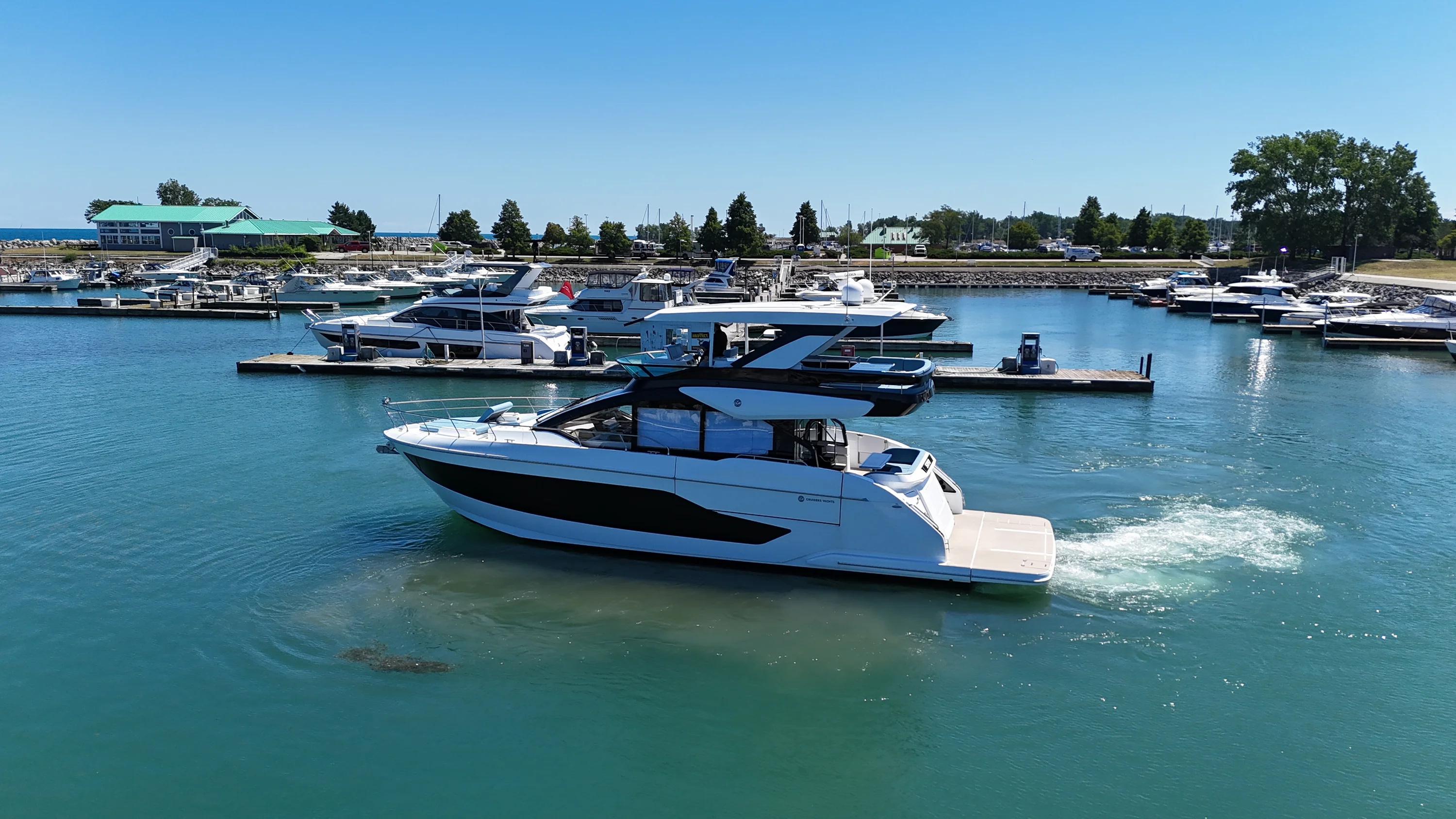 2026 Cruisers Yachts 57 FLY Image Thumbnail #1