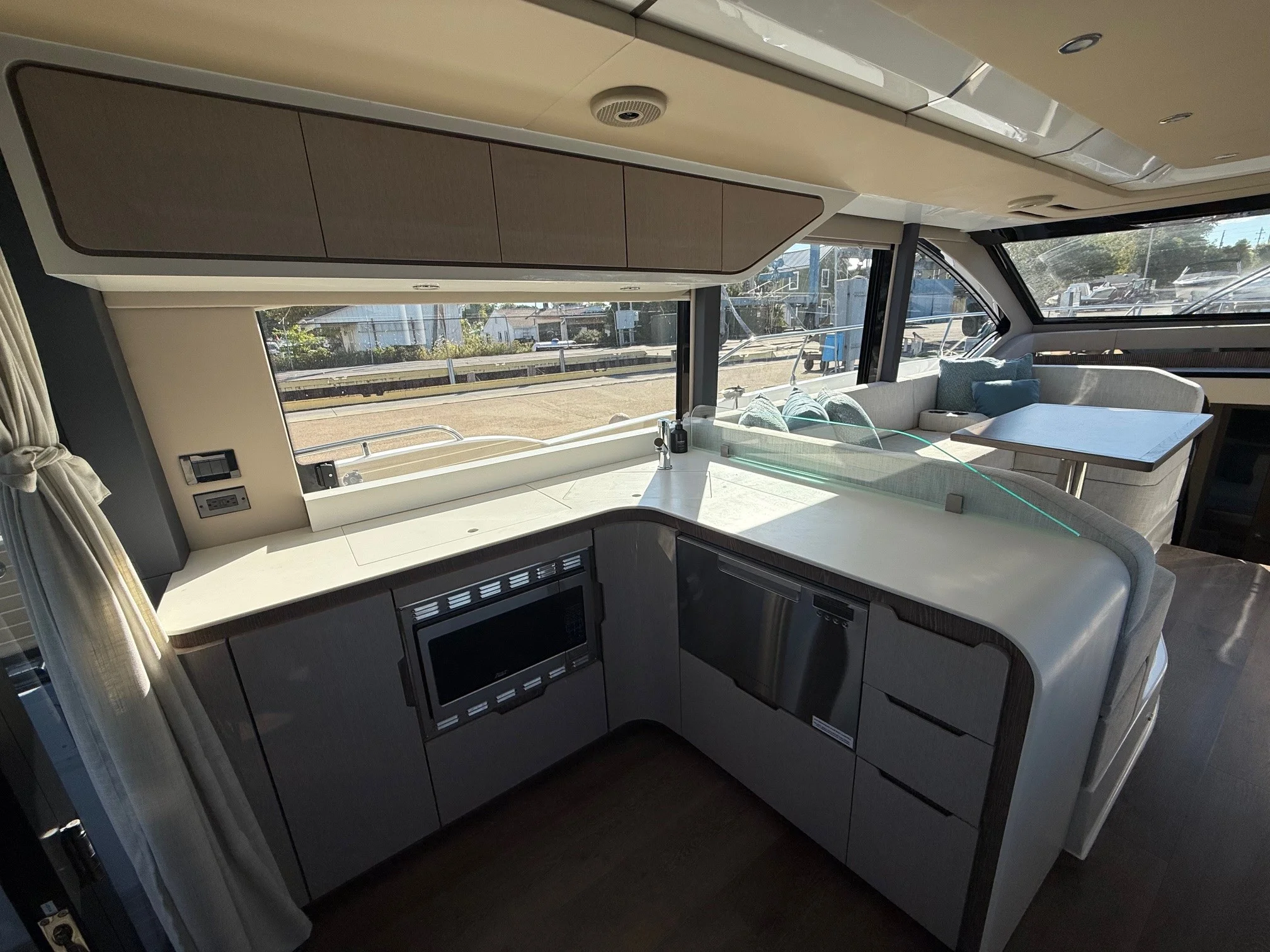 2026 Cruisers Yachts 57 Fly Image Thumbnail #21