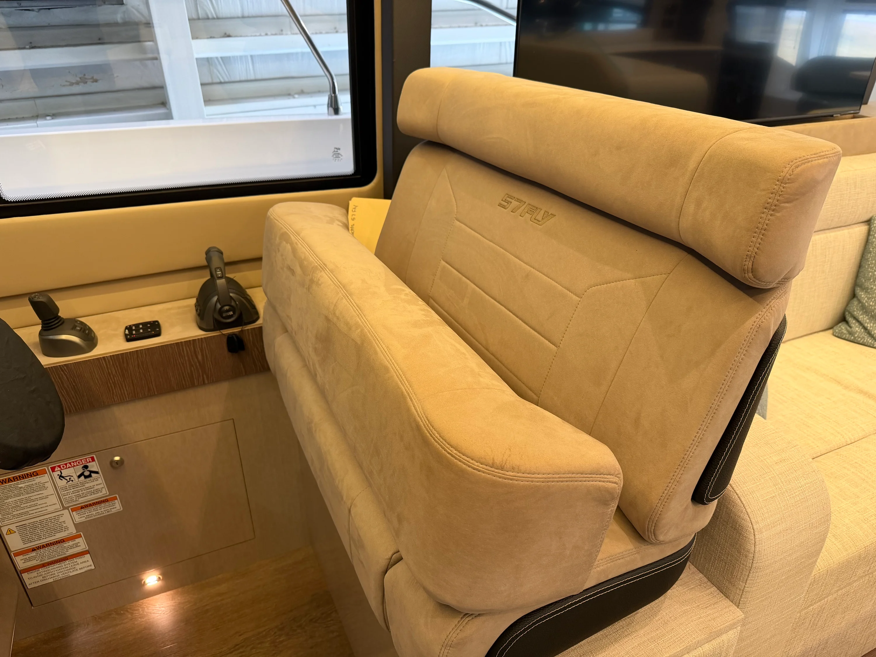 2026 Cruisers Yachts 57 FLY Image Thumbnail #51