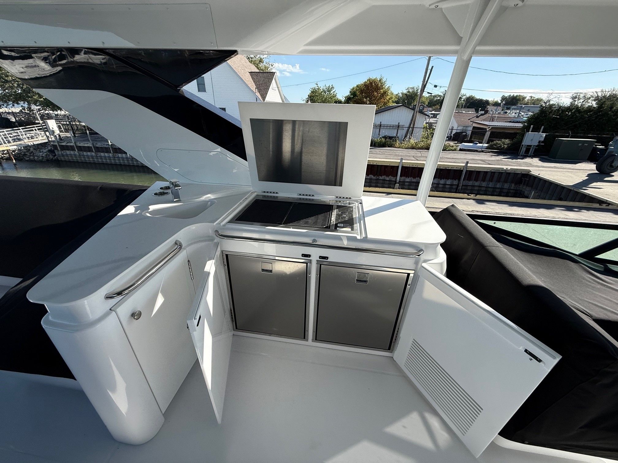 2026 Cruisers Yachts 57 Fly Image Thumbnail #16