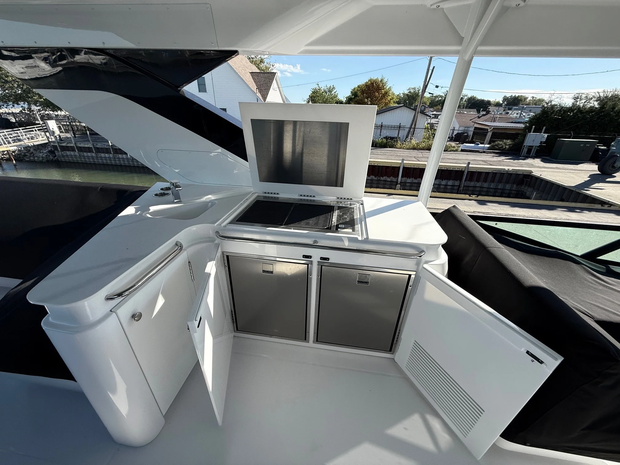 2026 Cruisers Yachts 57 FLY Image Thumbnail #16