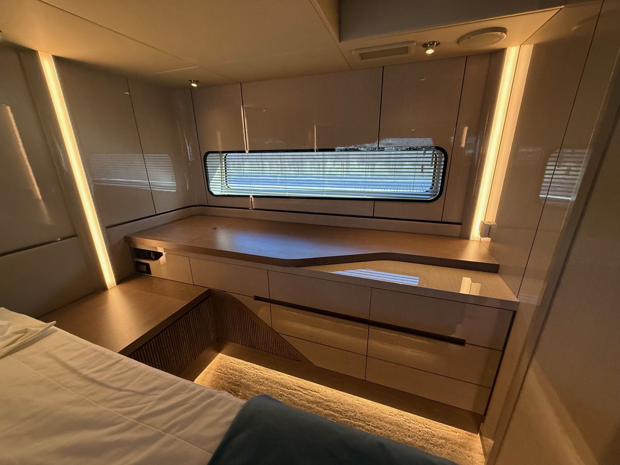 2026 Cruisers Yachts 57 Fly Image Thumbnail #28