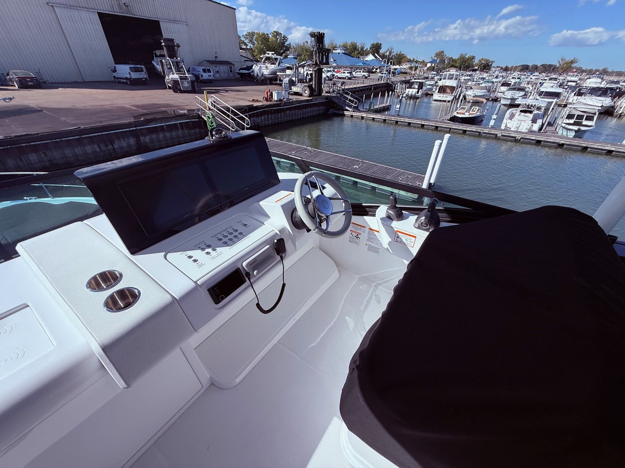 2026 Cruisers Yachts 57 Fly Image Thumbnail #10