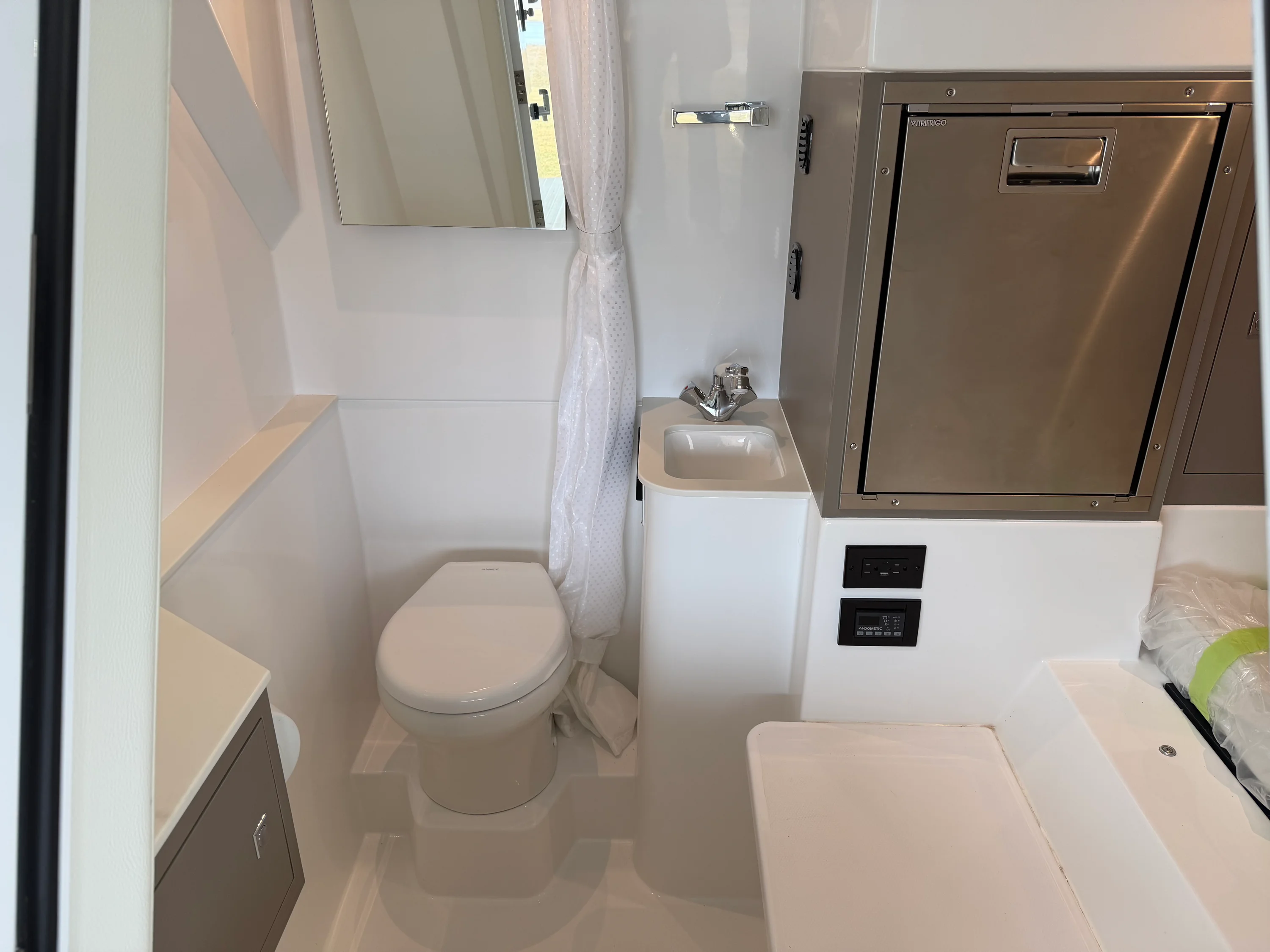 2026 Cruisers Yachts 57 FLY Image Thumbnail #25