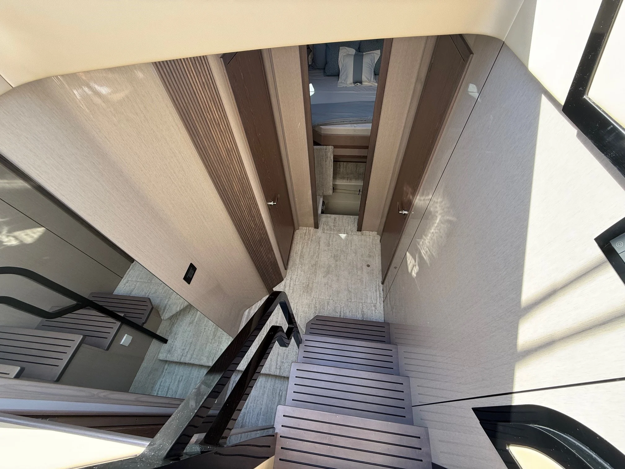 2026 Cruisers Yachts 57 FLY Image Thumbnail #25