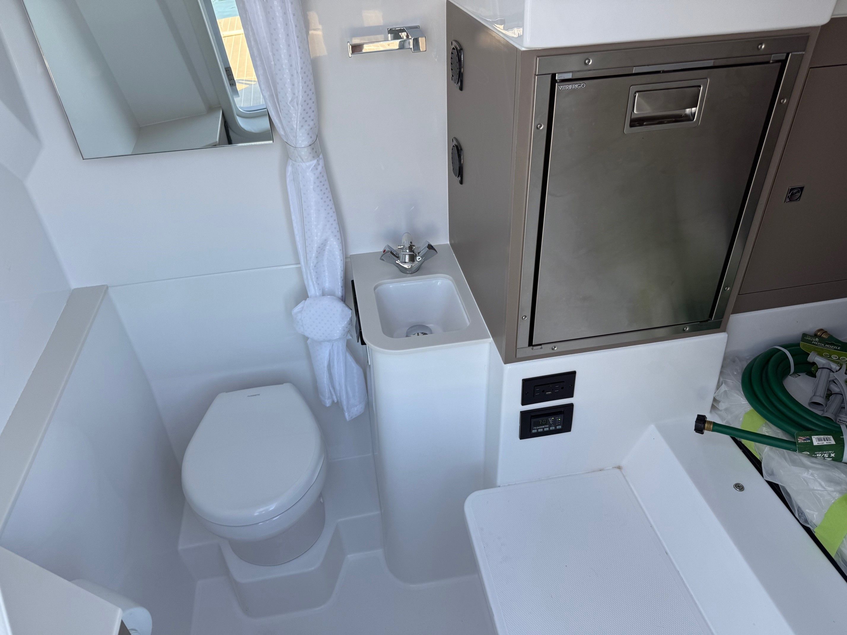 2026 Cruisers Yachts 57 Fly Image Thumbnail #40