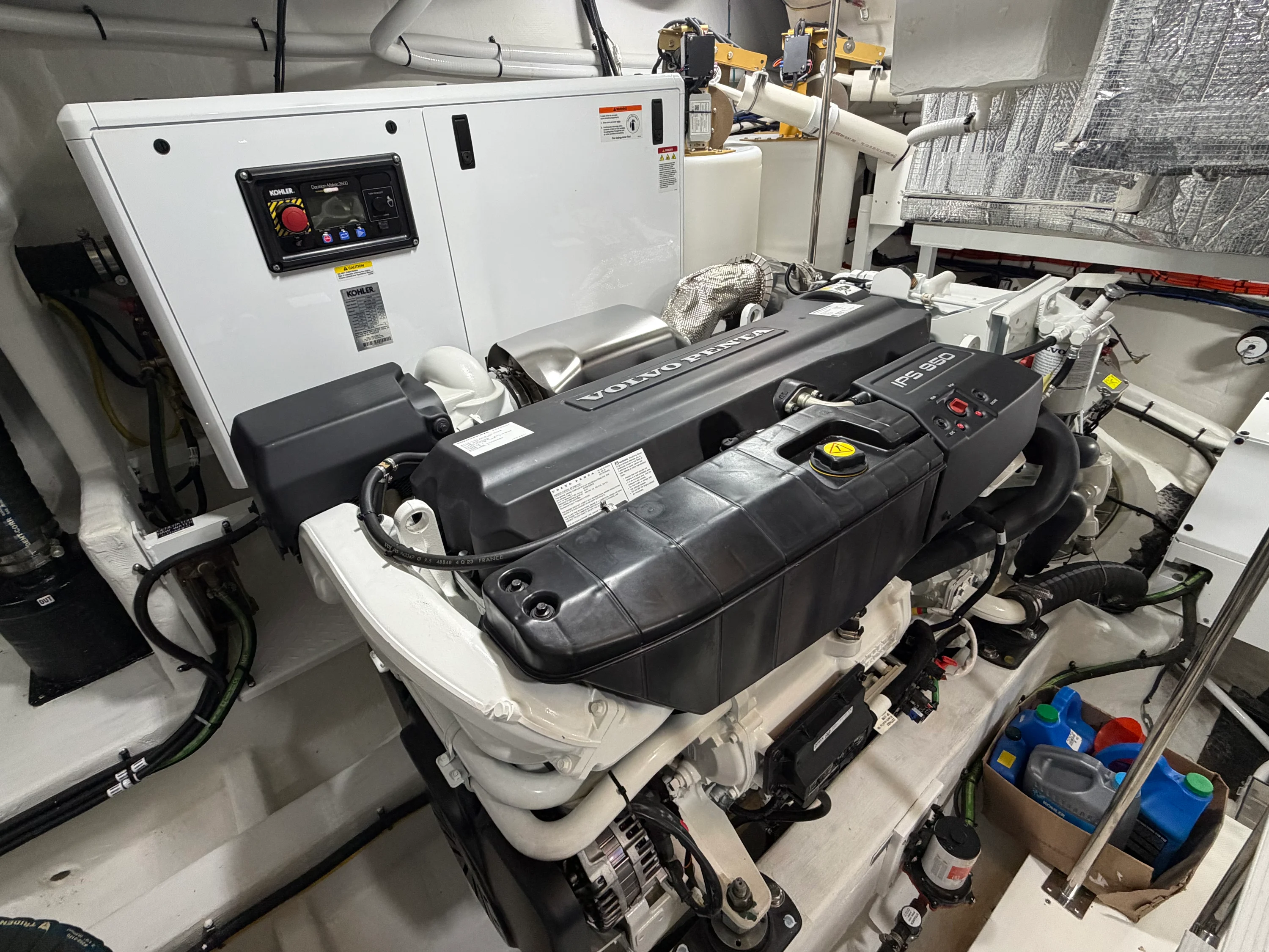 2026 Cruisers Yachts 57 FLY Image Thumbnail #94