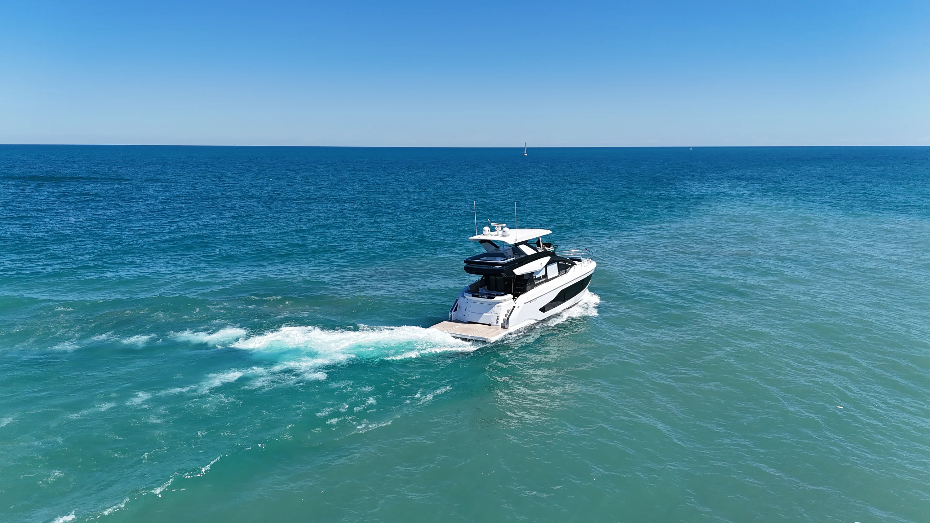 2026 Cruisers Yachts 57 FLY Image Thumbnail #2