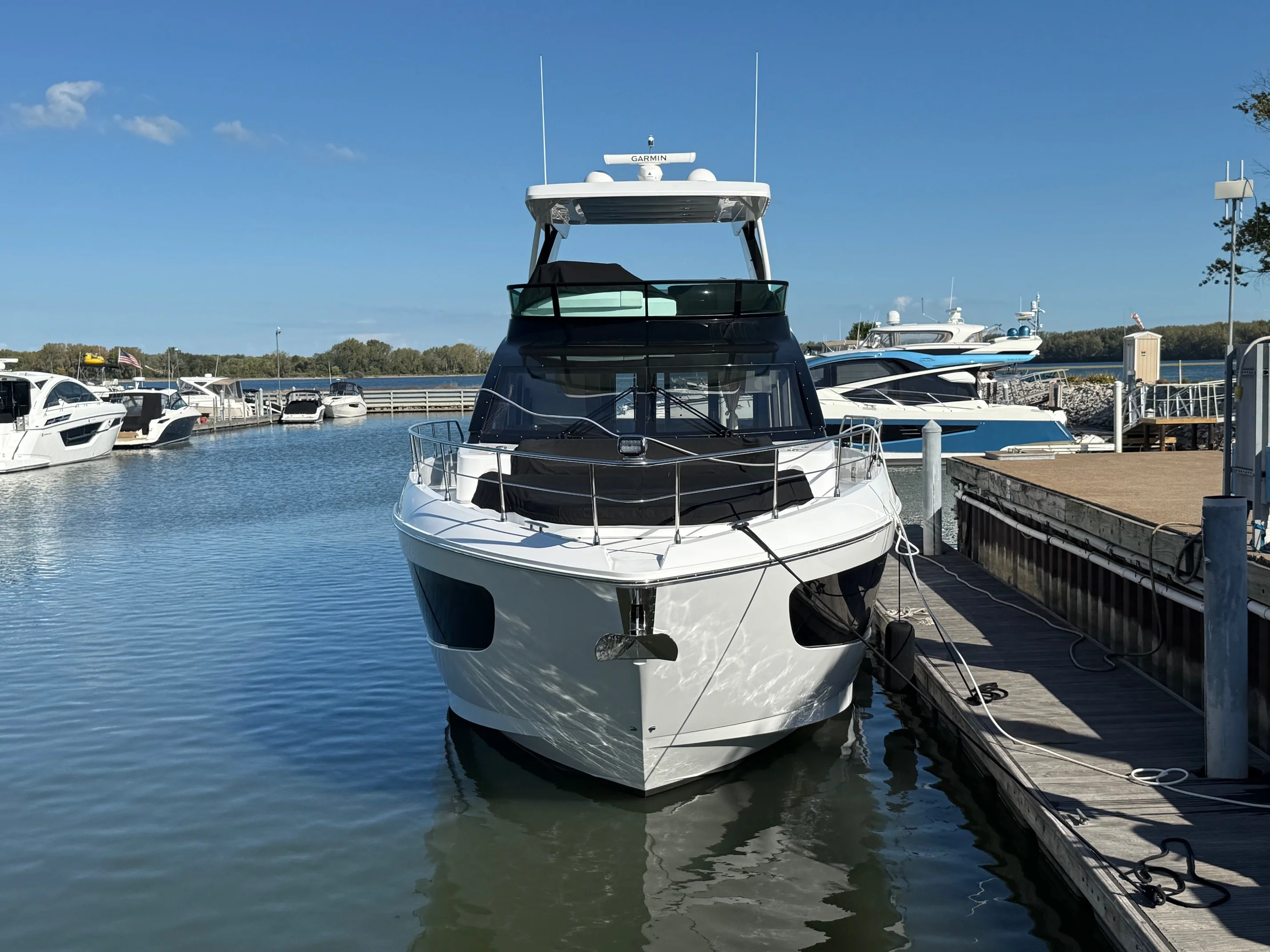 2026 Cruisers Yachts 57 FLY Image Thumbnail #3